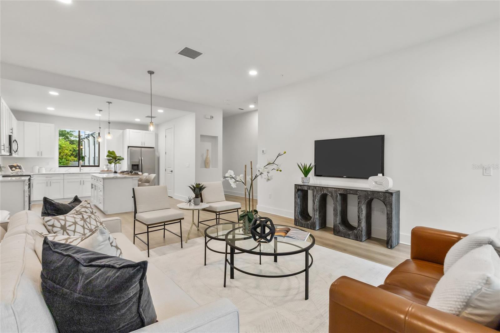 Image 3 of 33 For 218 Park Lake Street Avenue 12