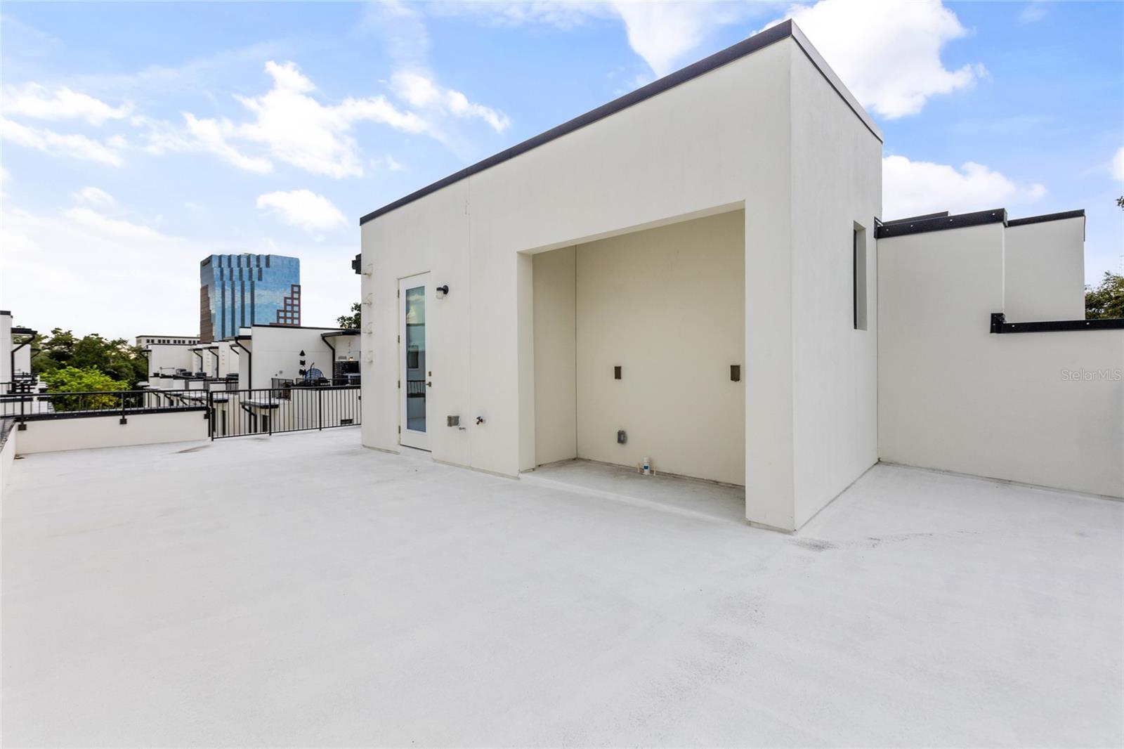 Image 30 of 33 For 218 Park Lake Street Avenue 12