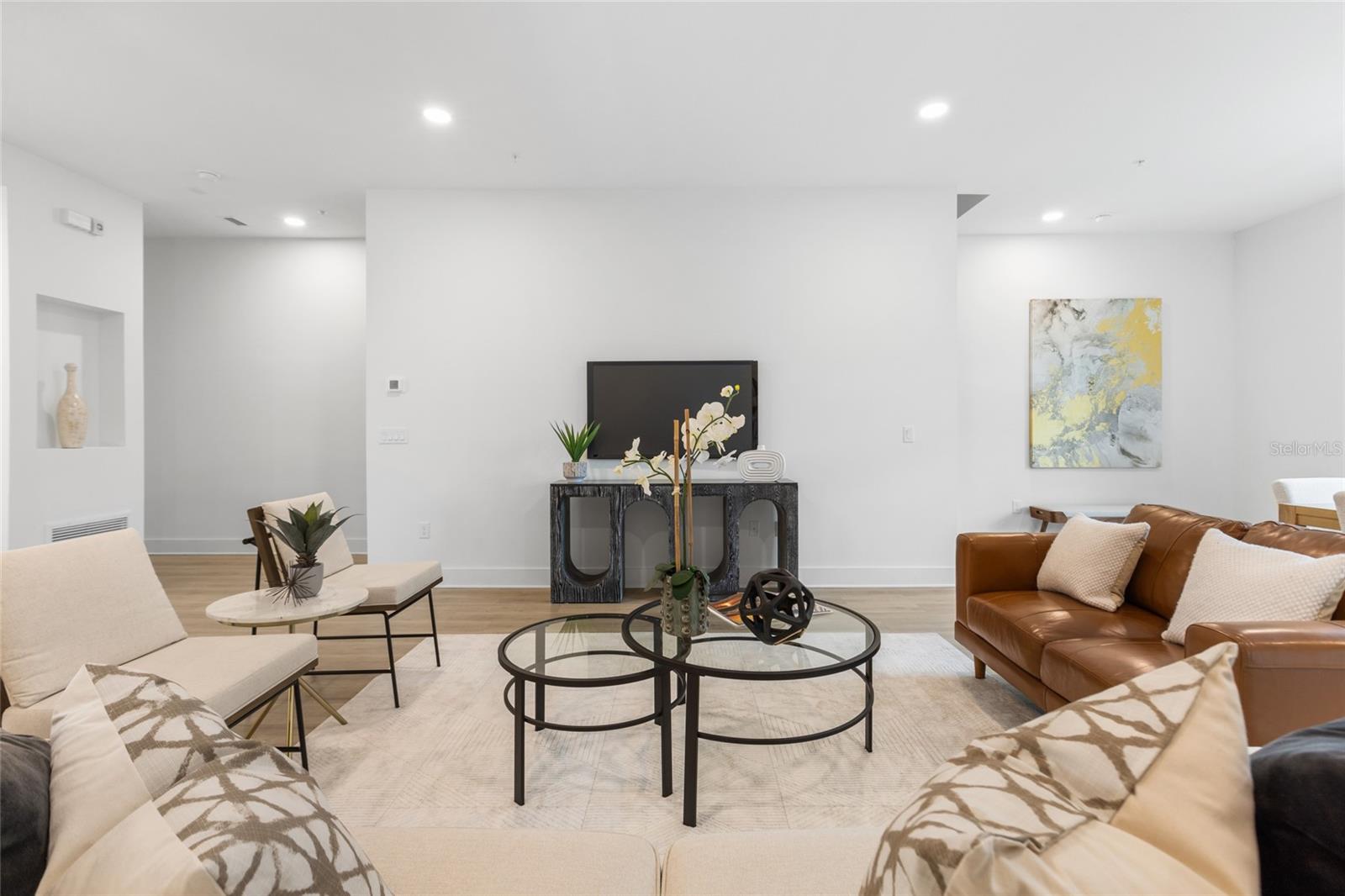 Image 4 of 33 For 218 Park Lake Street Avenue 12