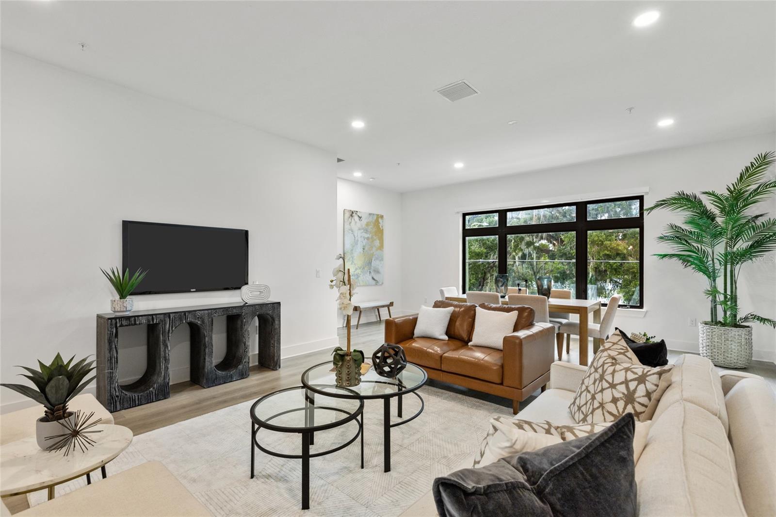 Image 5 of 33 For 218 Park Lake Street Avenue 12