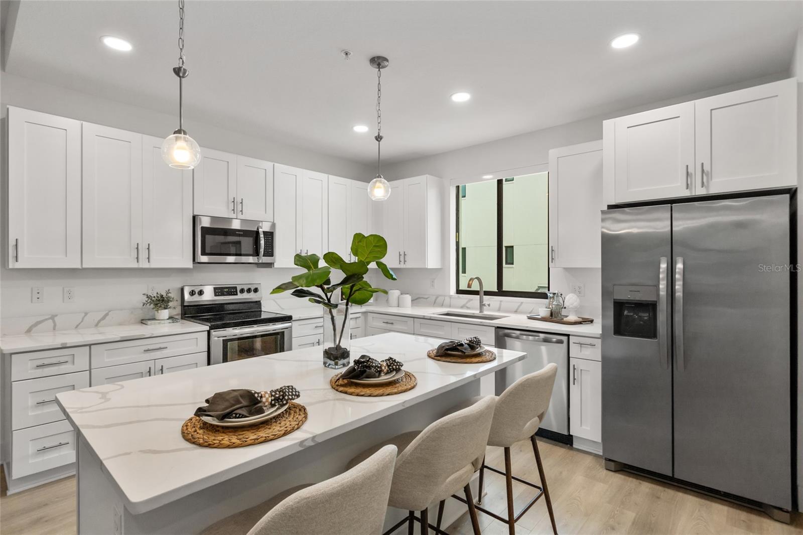 Image 7 of 33 For 218 Park Lake Street Avenue 12