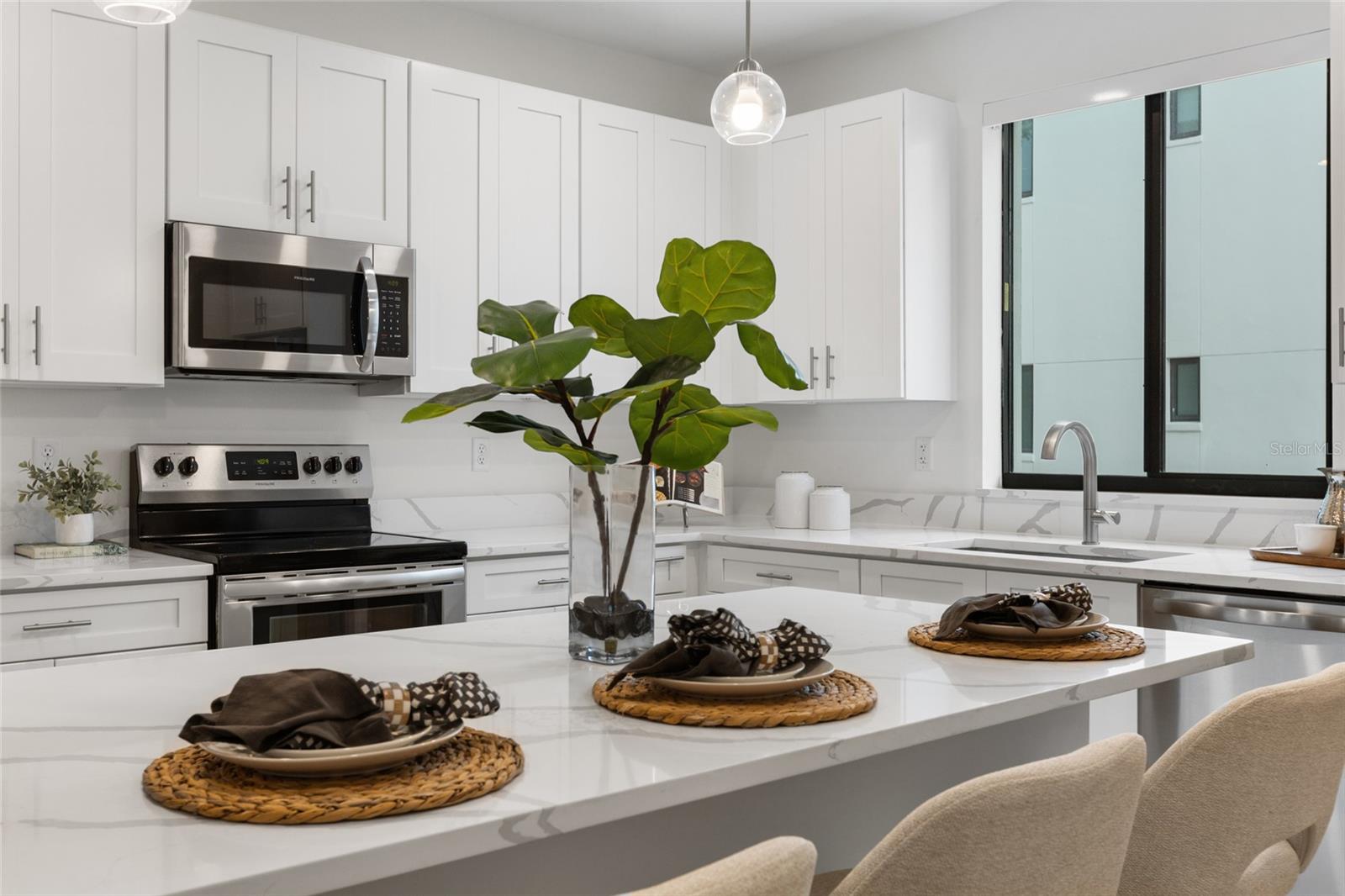 Image 8 of 33 For 218 Park Lake Street Avenue 12