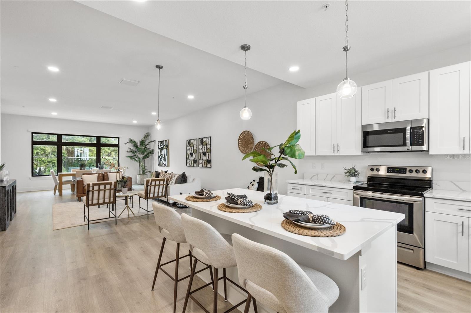 Image 9 of 33 For 218 Park Lake Street Avenue 12