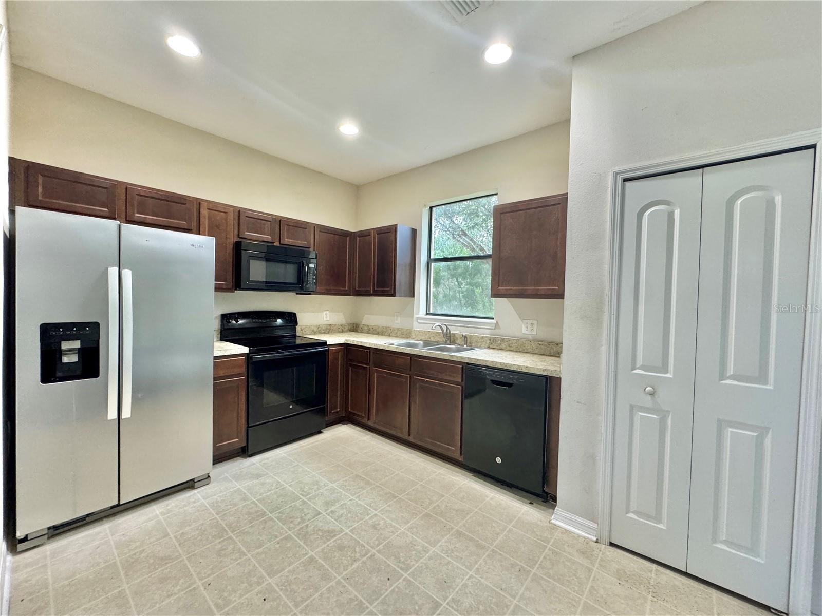 Image 7 of 23 For 1211 Chervil Drive