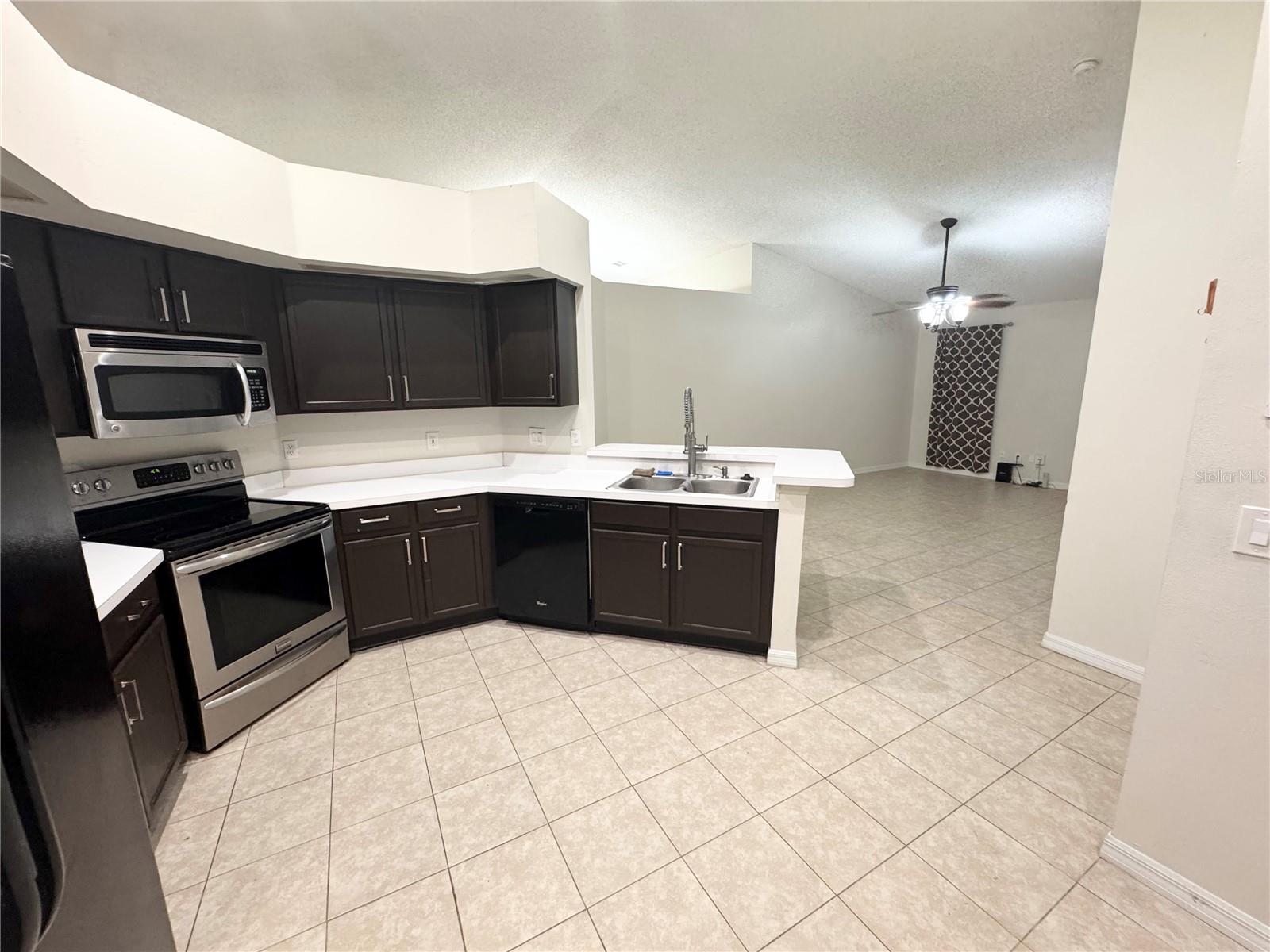 Image 3 of 12 For 1718 Bridgeview Circle