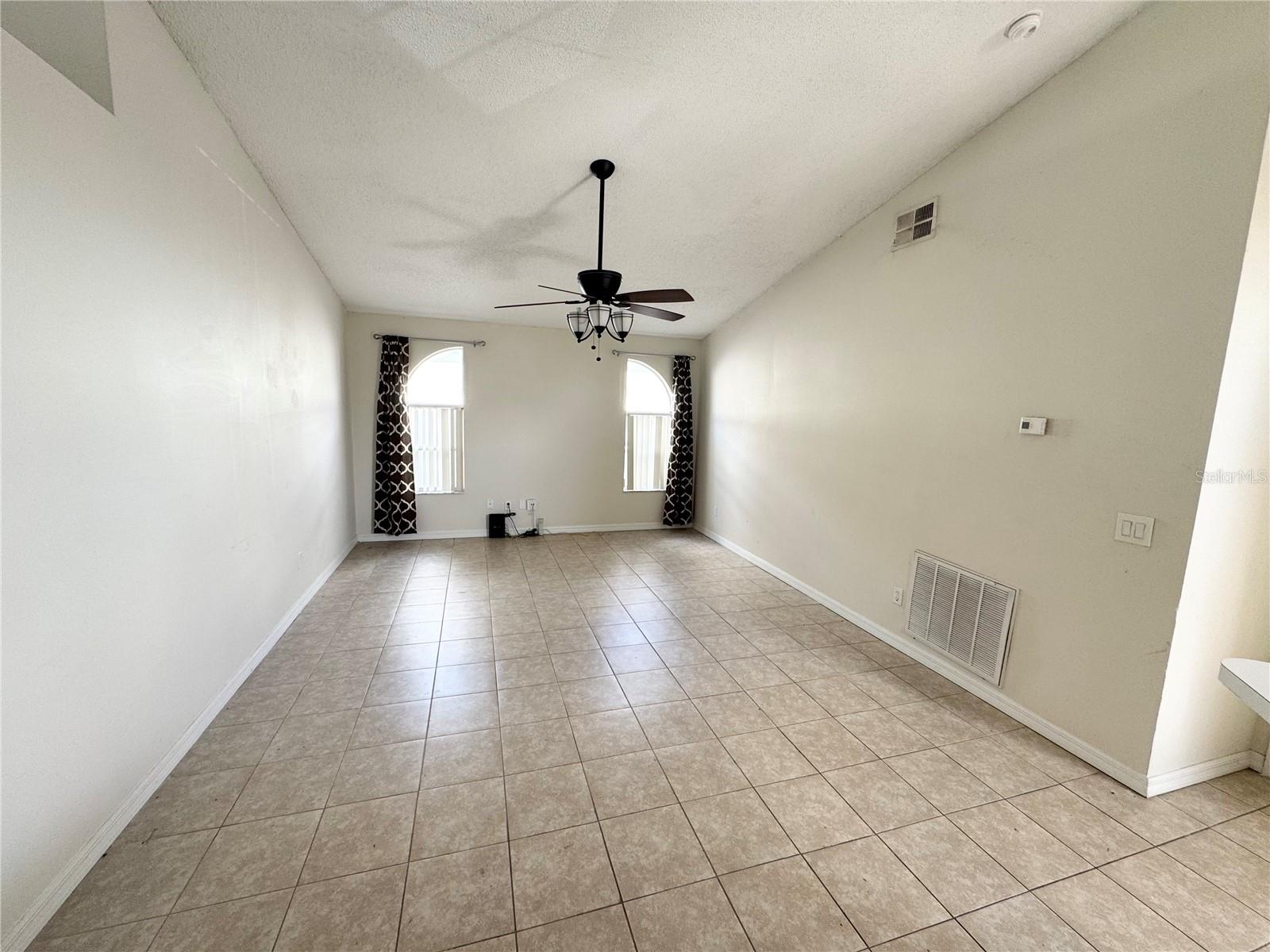 Image 5 of 12 For 1718 Bridgeview Circle