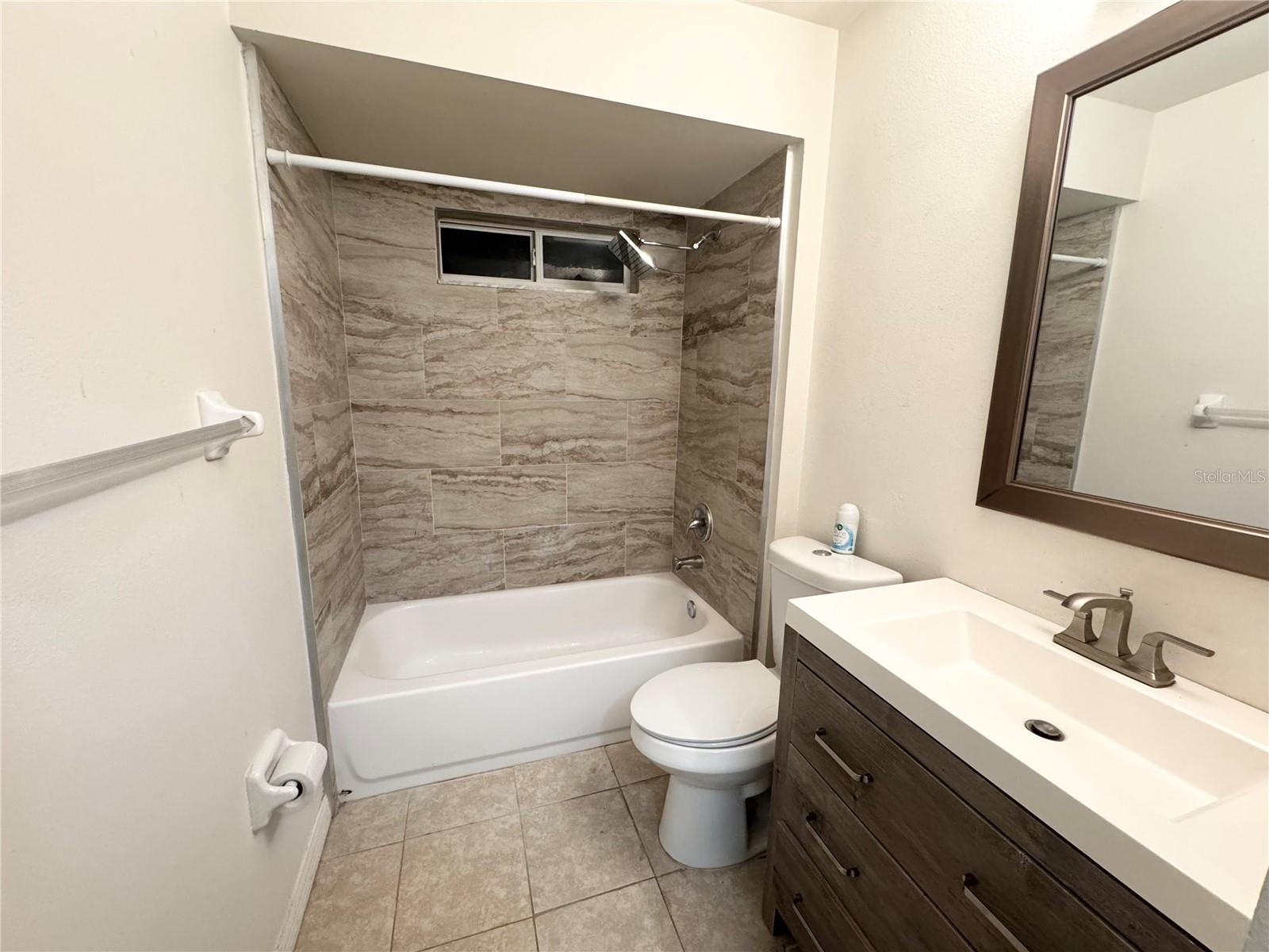 Image 7 of 12 For 1718 Bridgeview Circle
