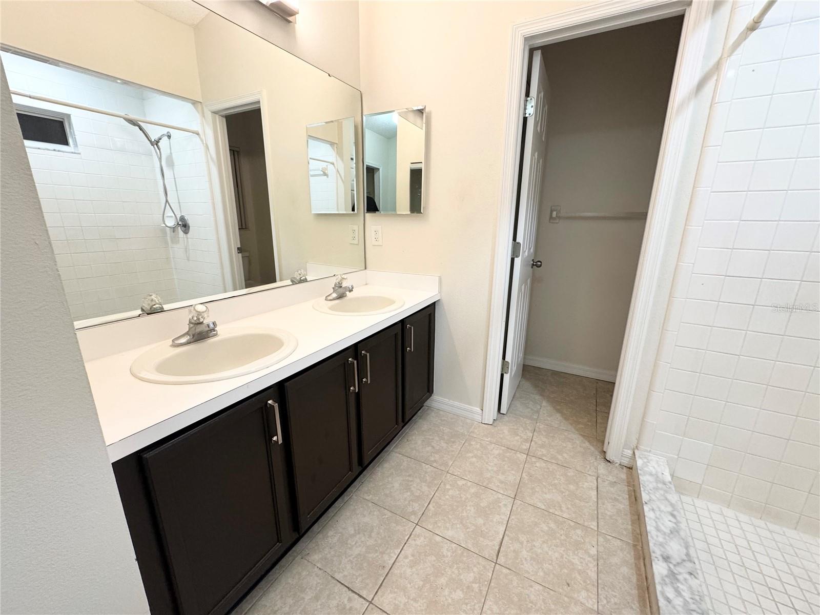 Image 8 of 12 For 1718 Bridgeview Circle