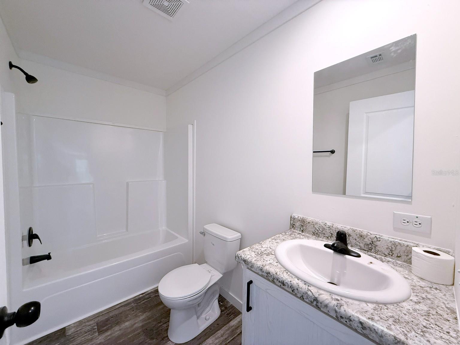 Listing photo id 8 for 8289 Jennifer Court