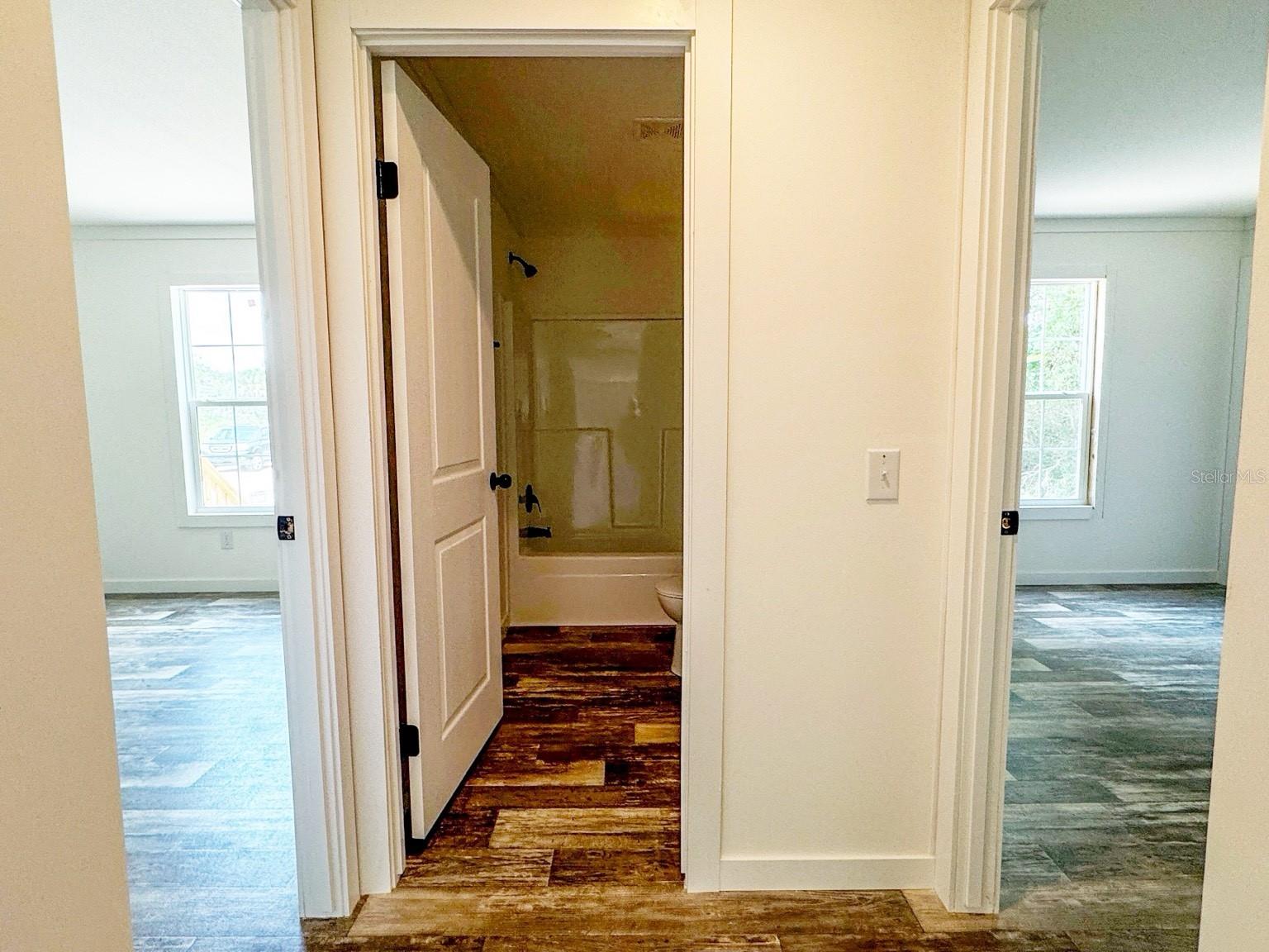 Listing photo id 12 for 8289 Jennifer Court