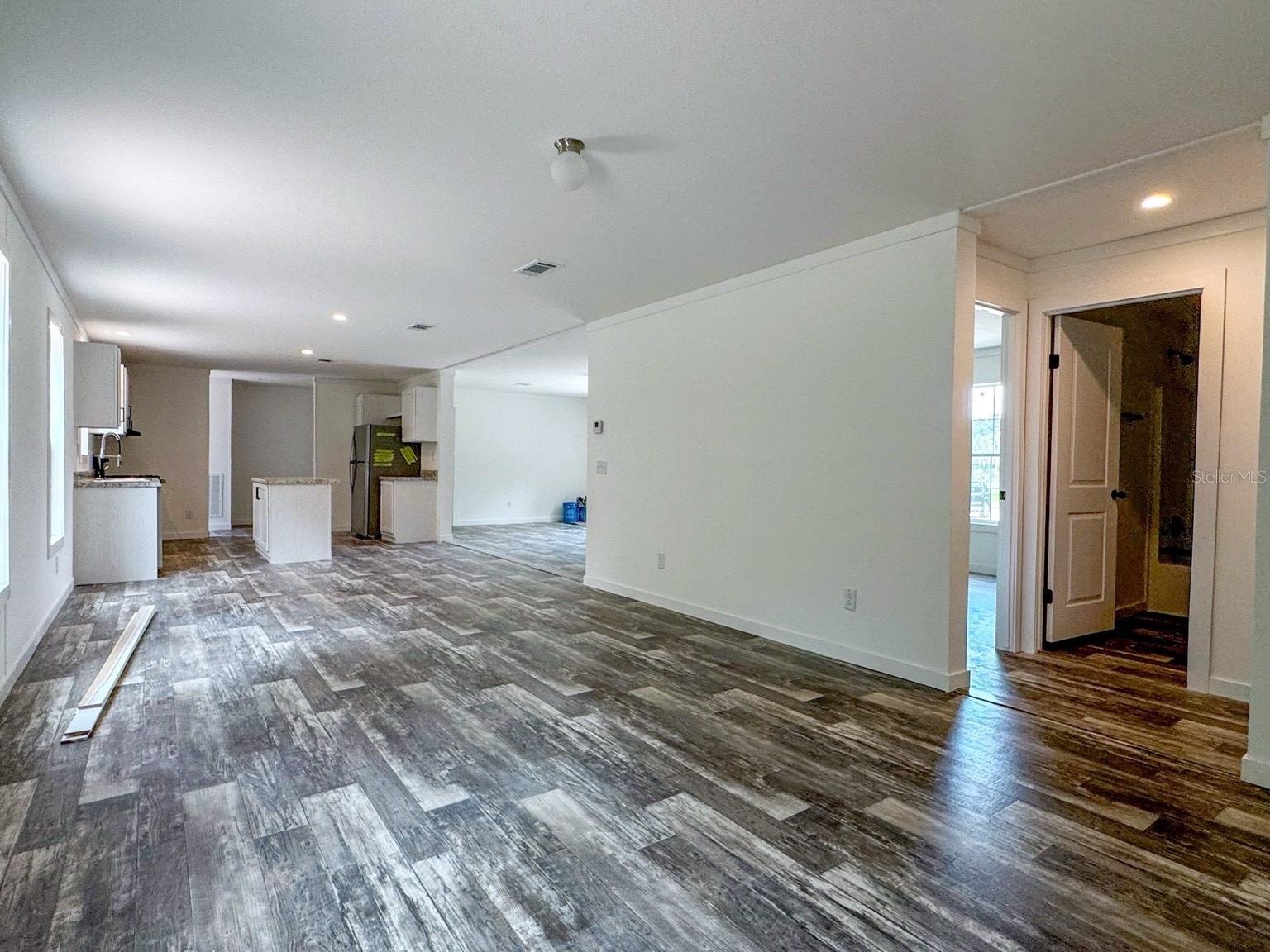Listing photo id 13 for 8289 Jennifer Court