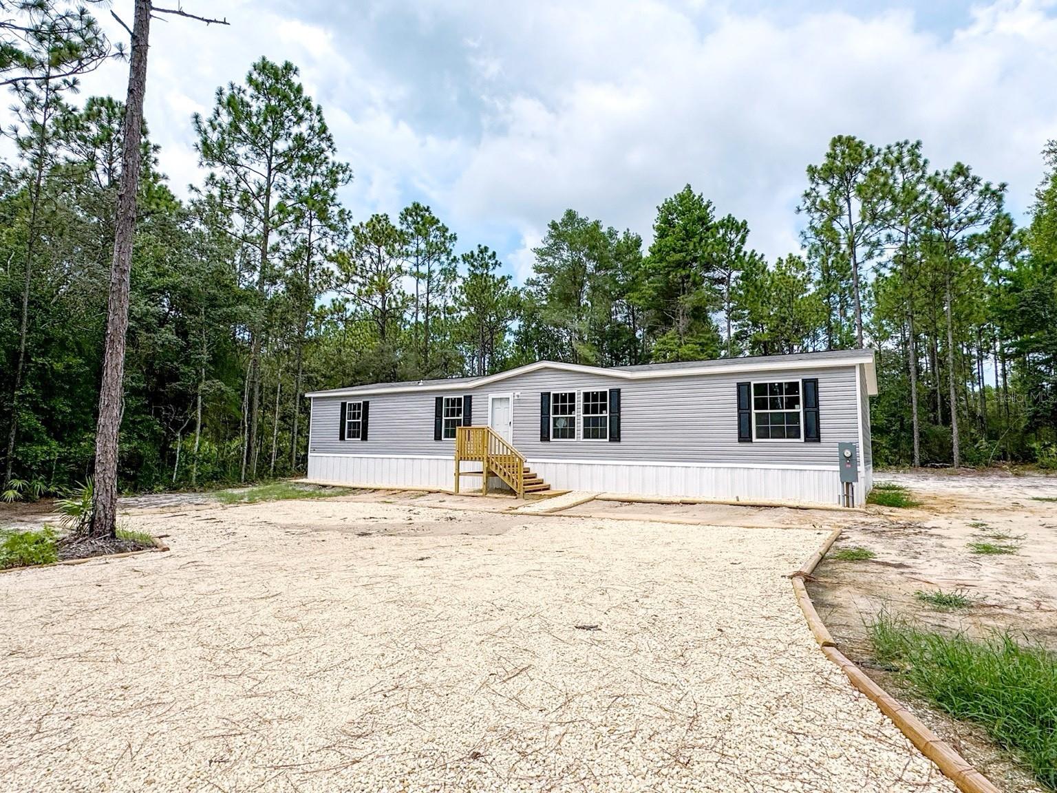 Listing photo id 0 for 8289 Jennifer Court