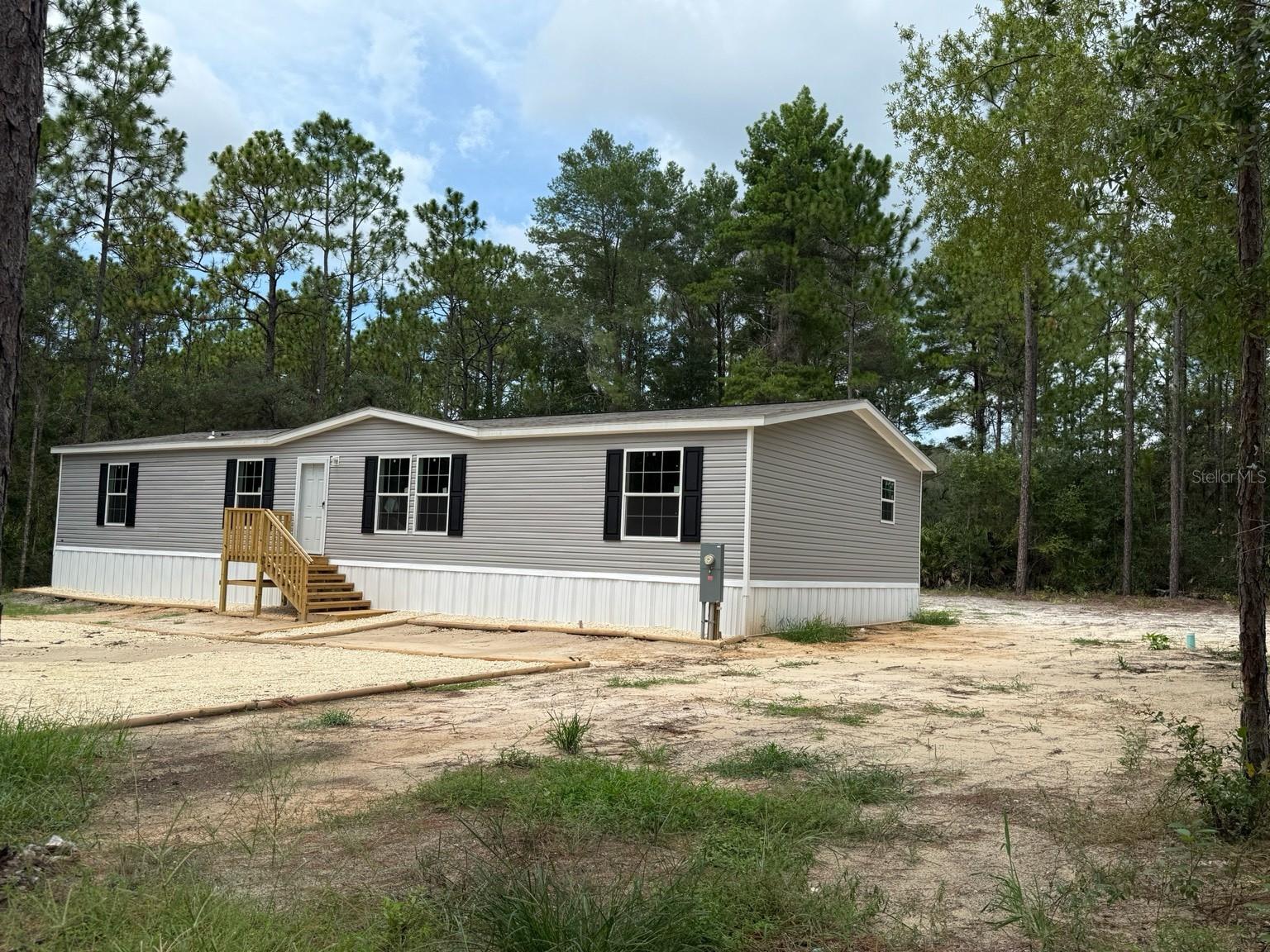 Listing photo id 1 for 8289 Jennifer Court