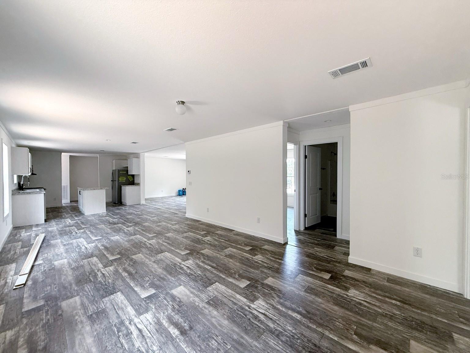 Listing photo id 5 for 8289 Jennifer Court