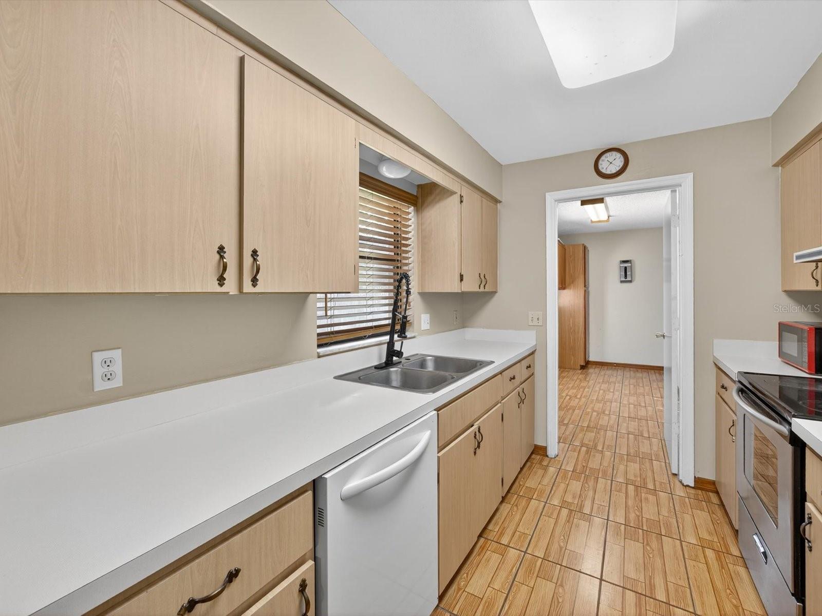 Image 10 of 45 For 325 Charles Avenue