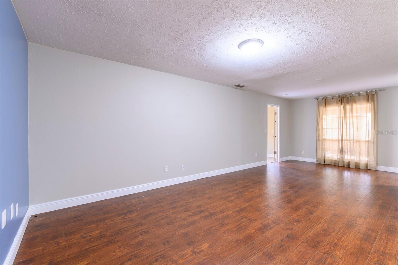 Image 5 of 23 For 3122 Reseda Court