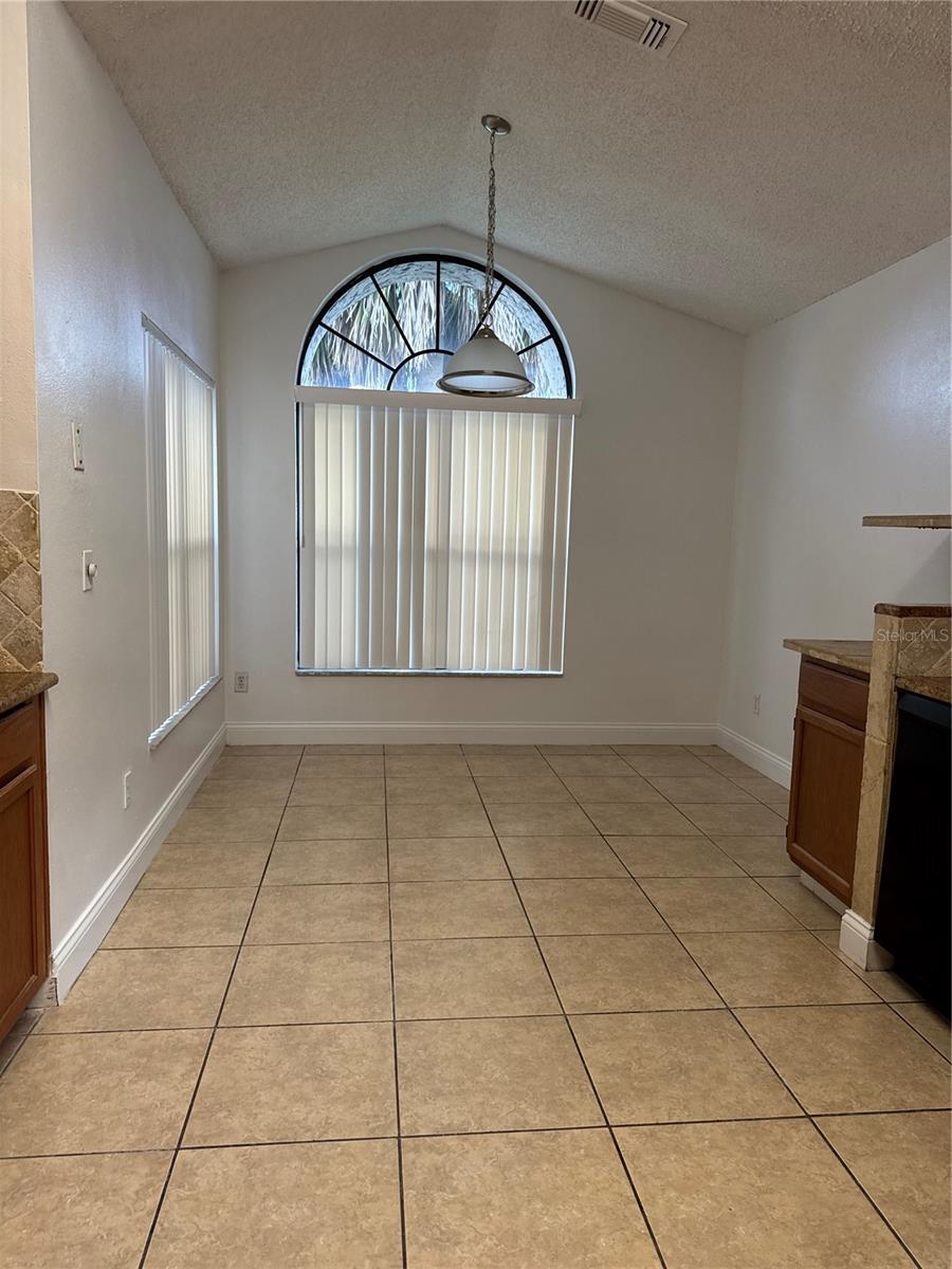 Image 3 of 15 For 245 Lakebreeze Circle