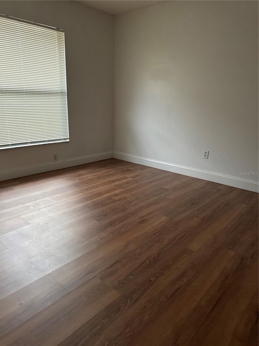Image 8 of 15 For 245 Lakebreeze Circle
