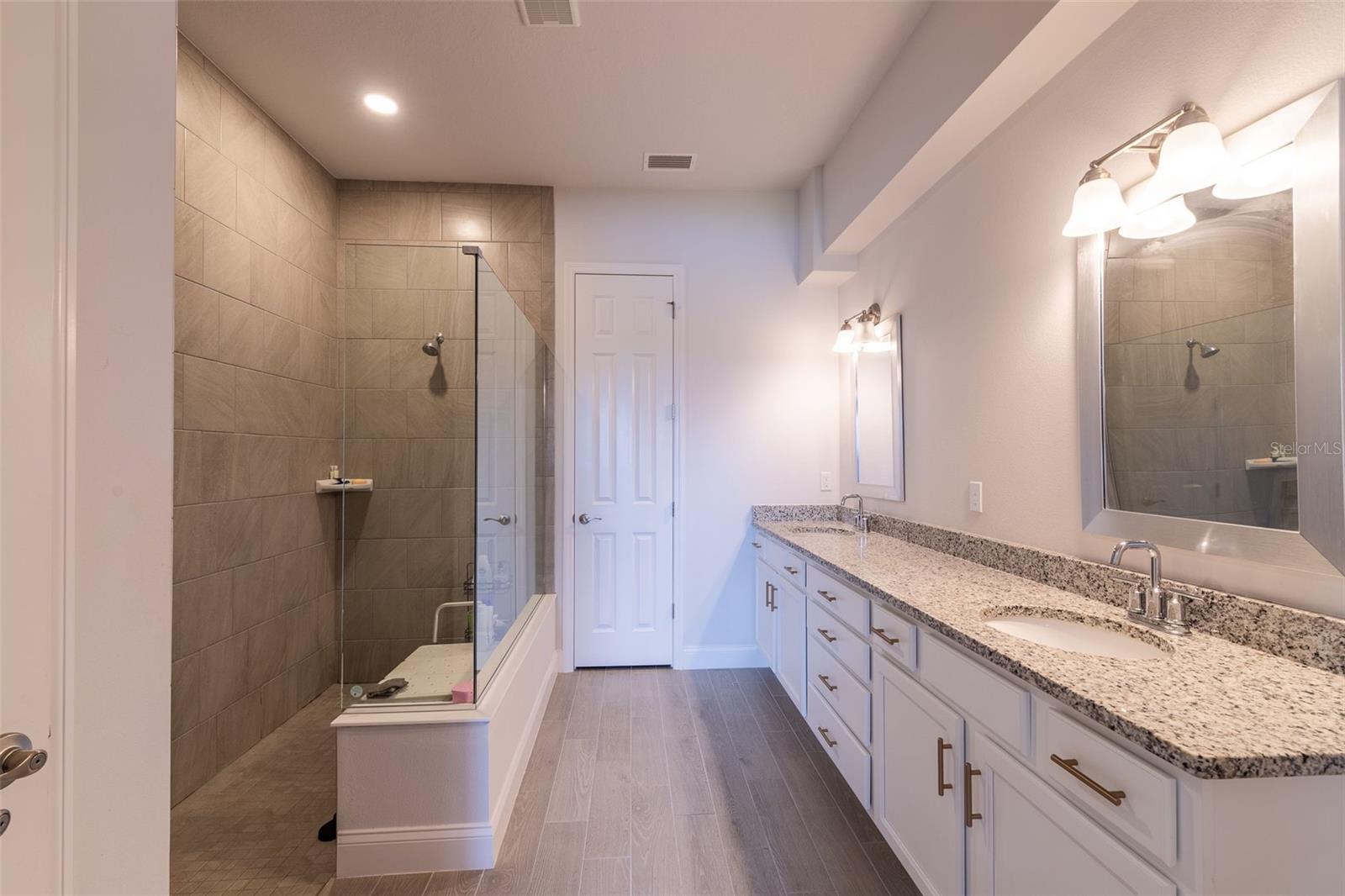 Image 16 of 28 For 954 Megano Boulevard