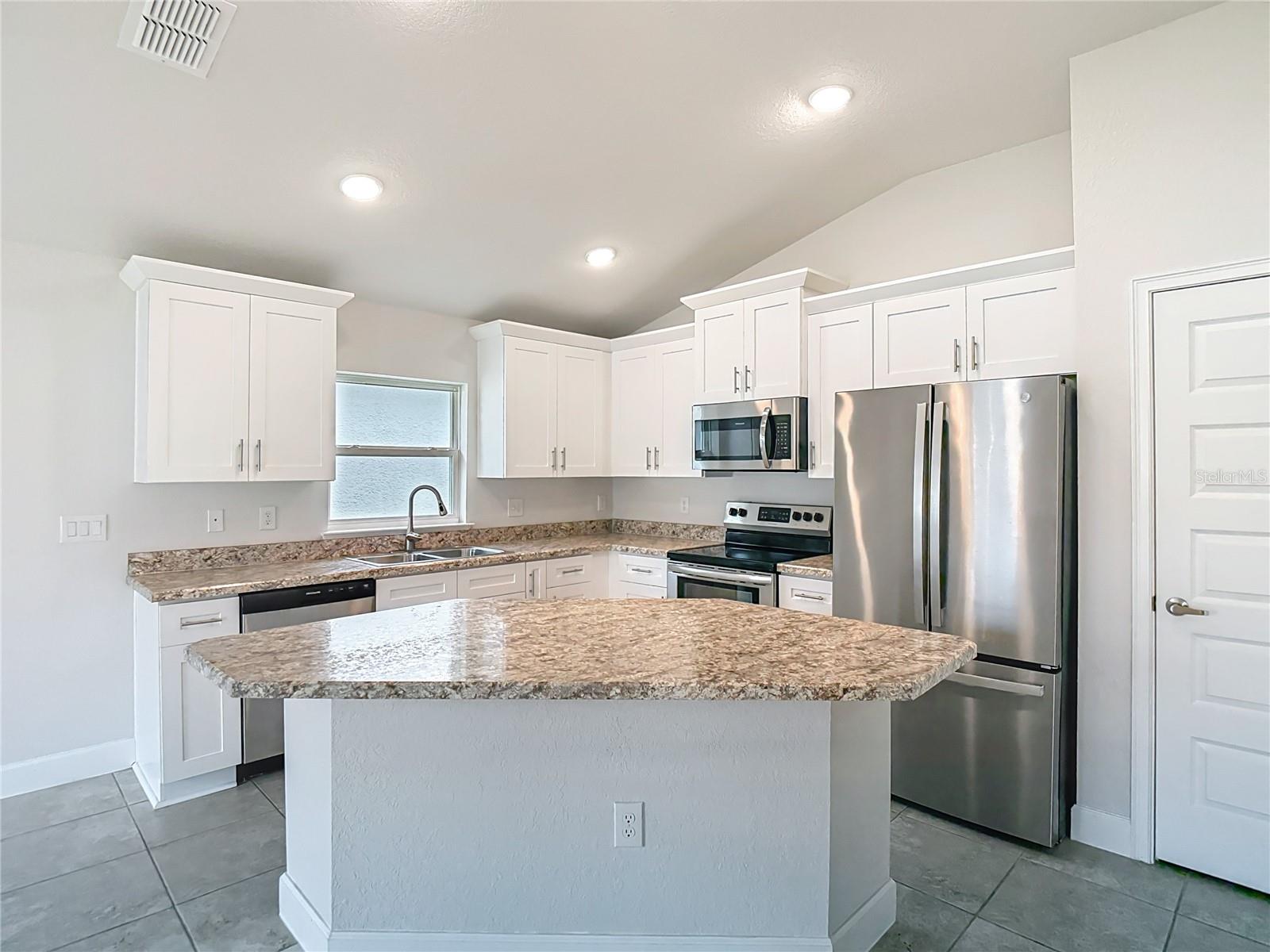 Image 15 of 77 For 14917 Tropical Violet Way