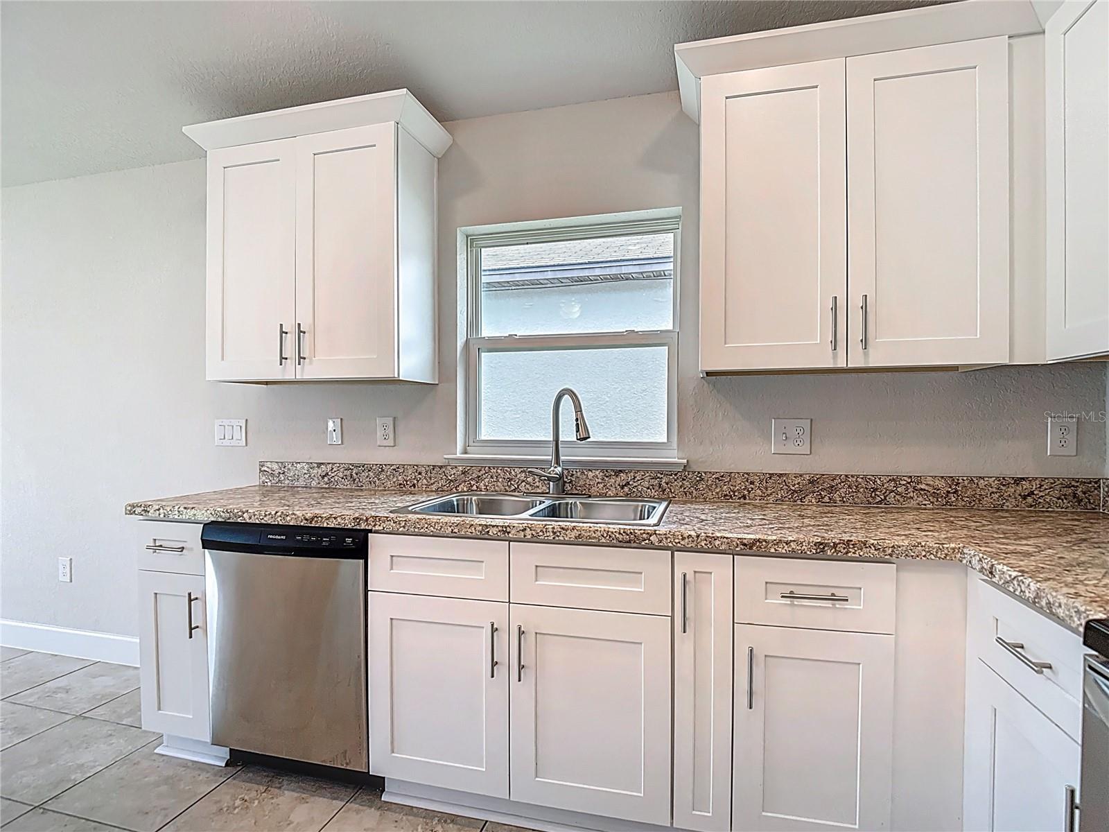 Image 17 of 77 For 14917 Tropical Violet Way