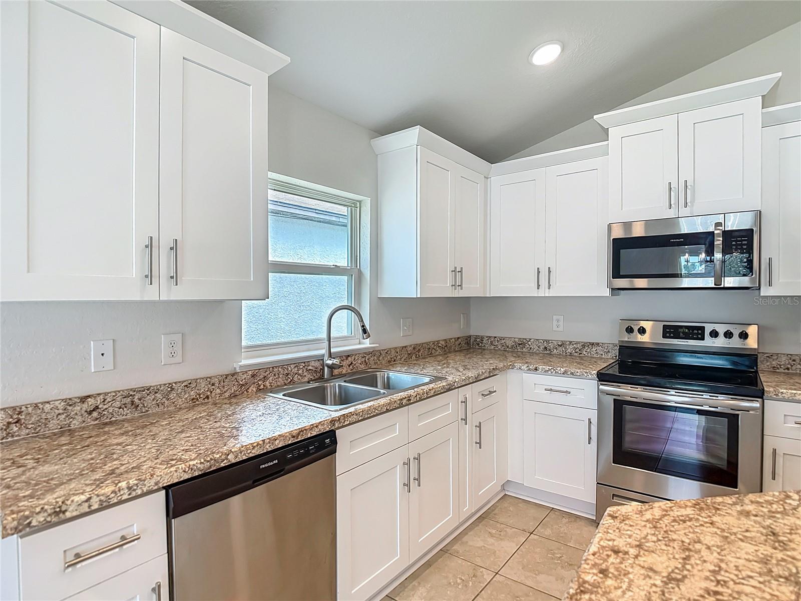 Image 20 of 77 For 14917 Tropical Violet Way