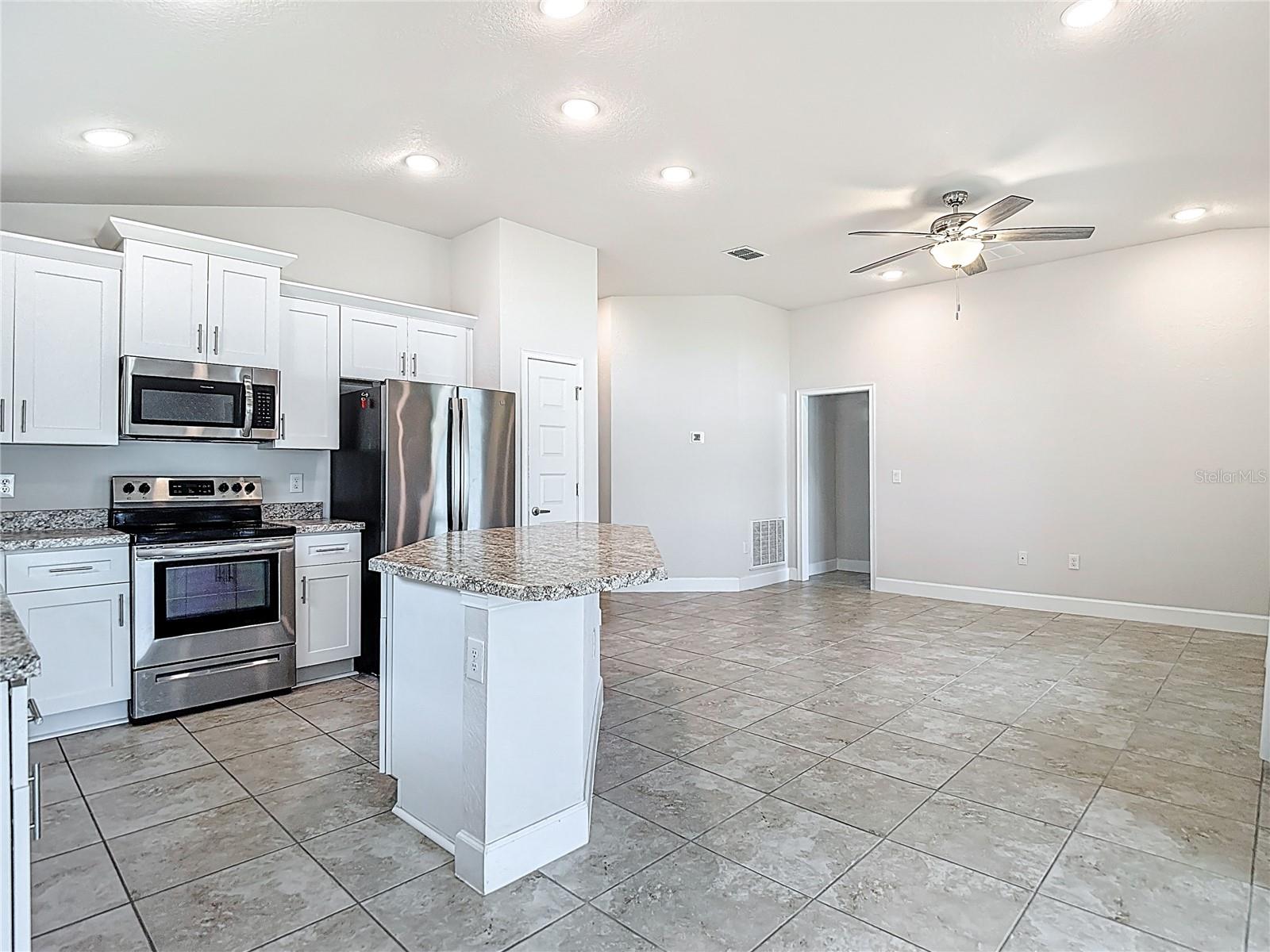 Image 21 of 77 For 14917 Tropical Violet Way