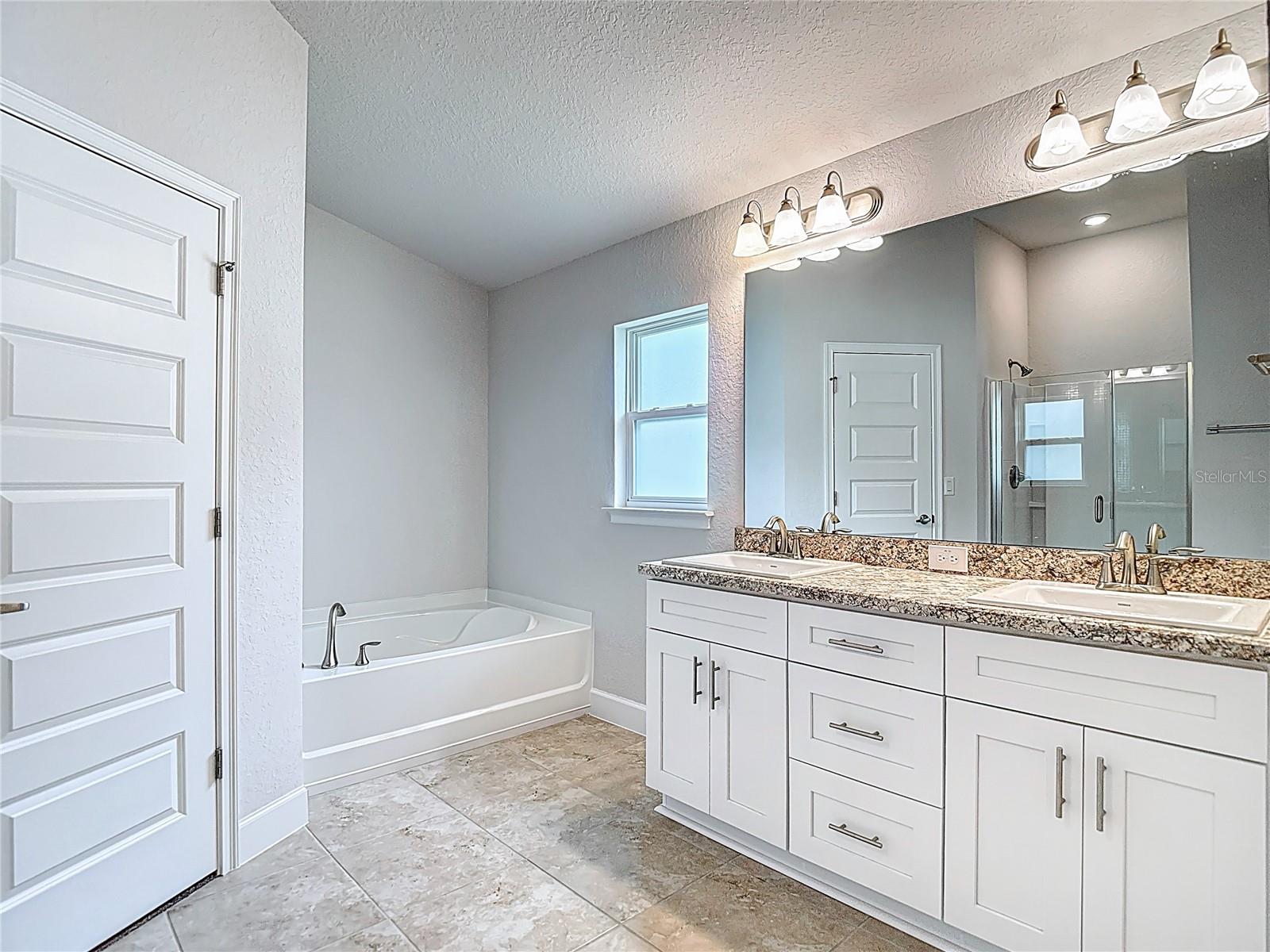 Image 30 of 77 For 14917 Tropical Violet Way