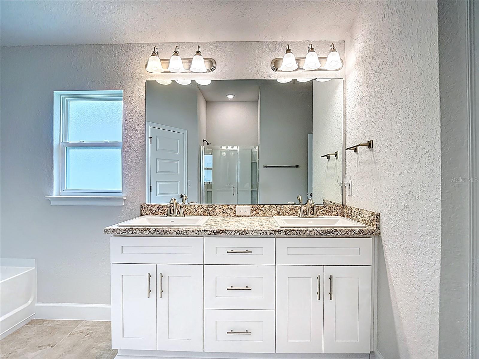 Image 31 of 77 For 14917 Tropical Violet Way