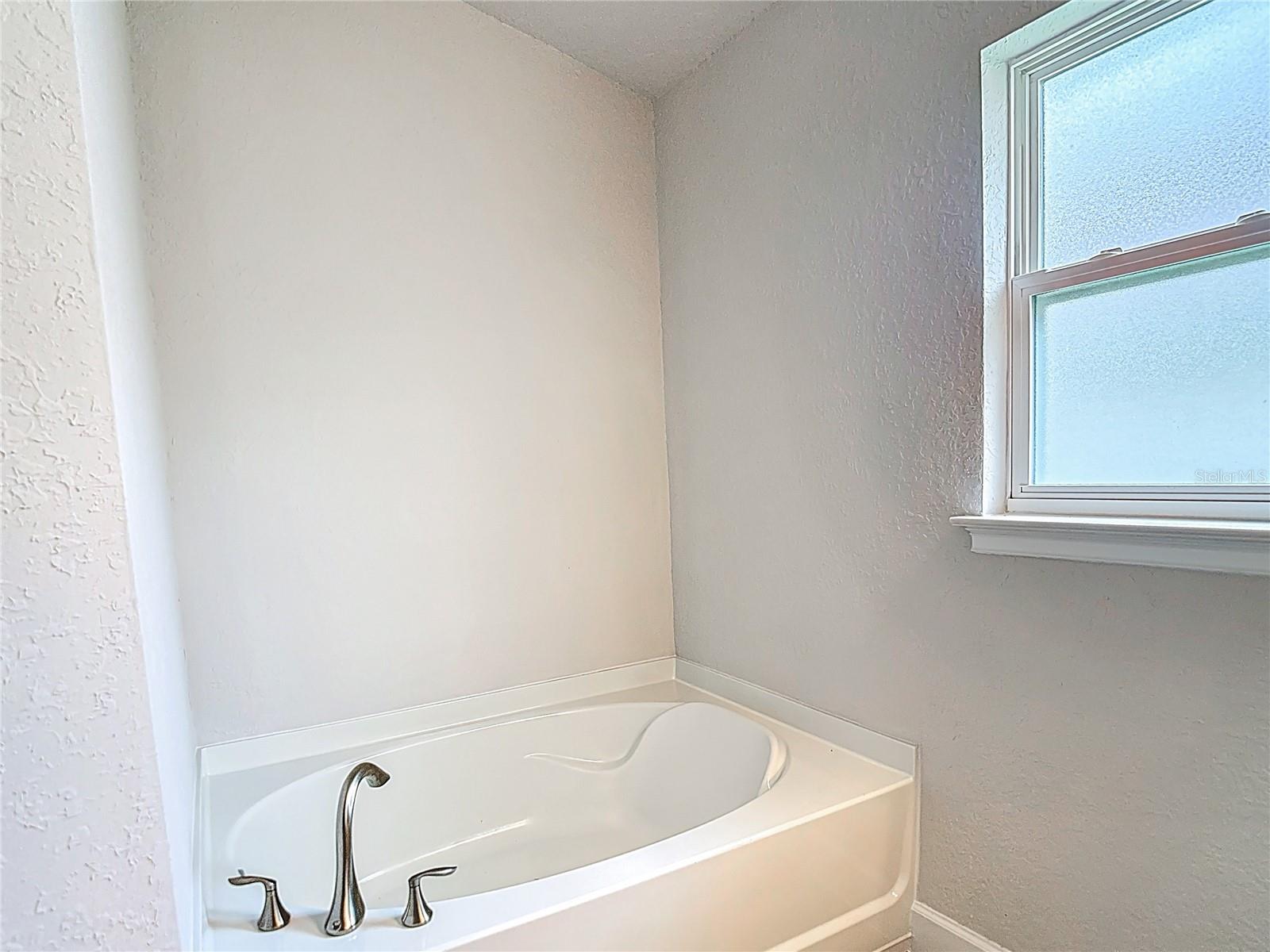 Image 33 of 77 For 14917 Tropical Violet Way