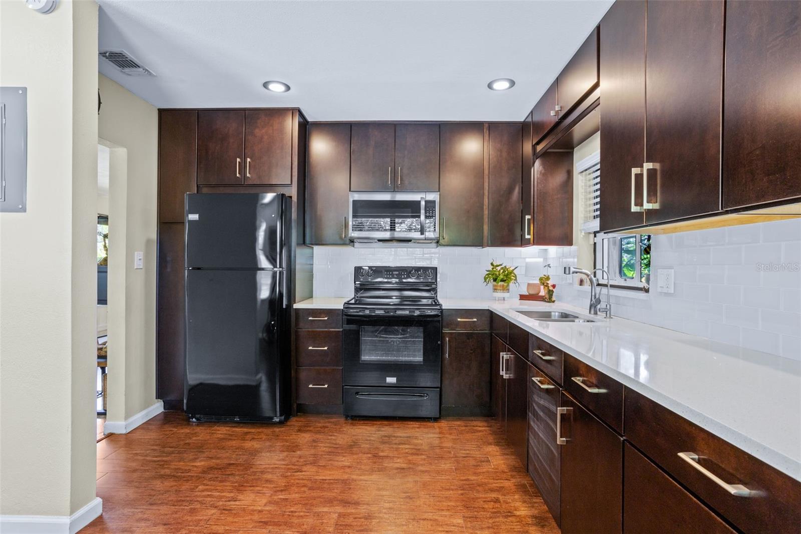 Image 16 of 45 For 4028 Ibis Drive