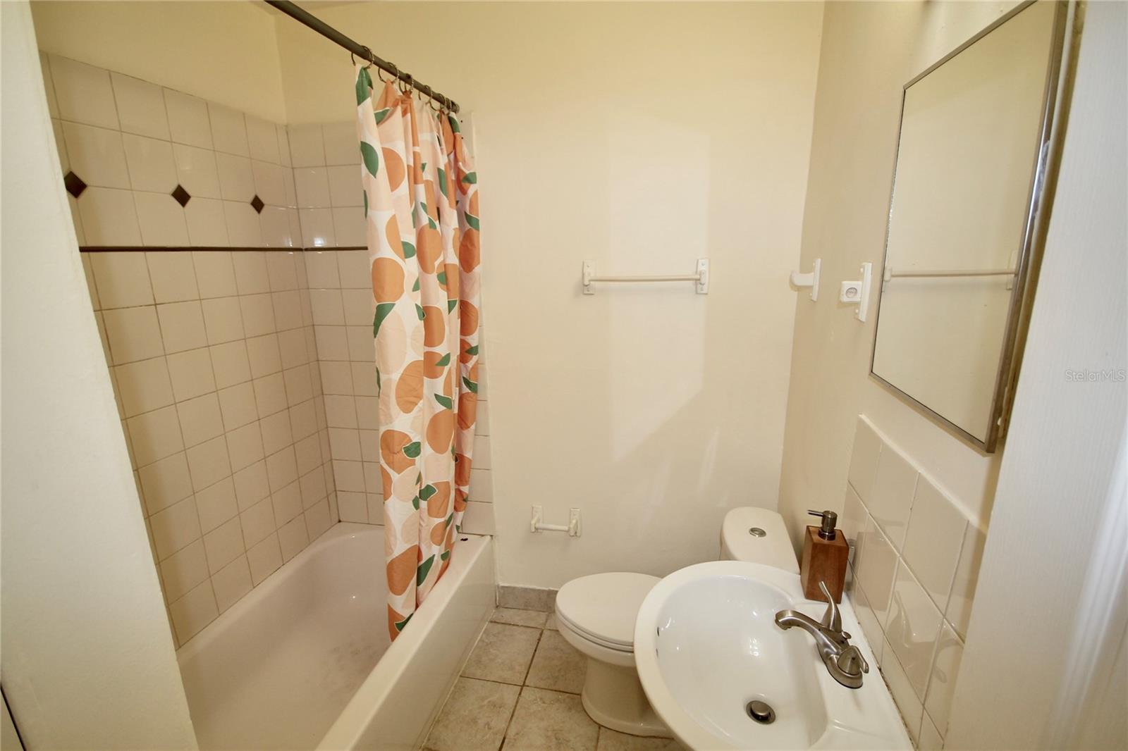 Image 19 of 25 For 1806 Cedar Avenue