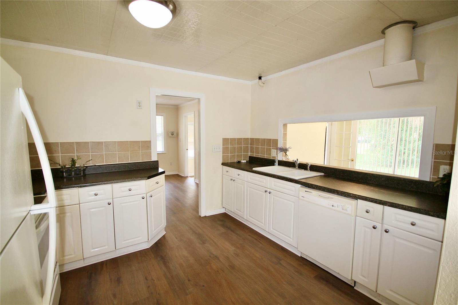Image 4 of 25 For 1806 Cedar Avenue