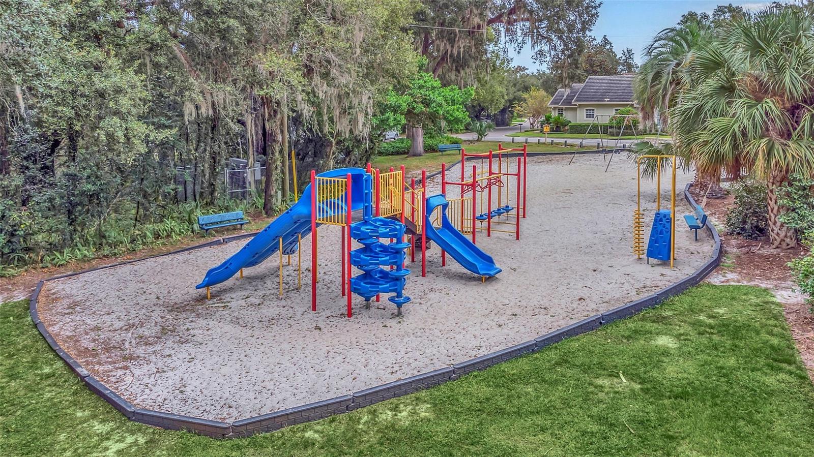 Image 11 of 40 For 211 Fairway Drive 211