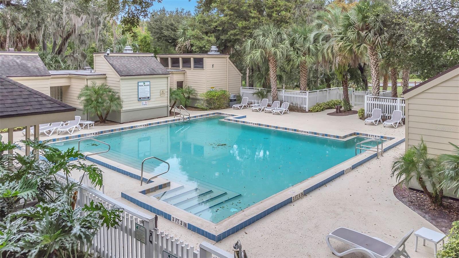 Image 12 of 40 For 211 Fairway Drive 211