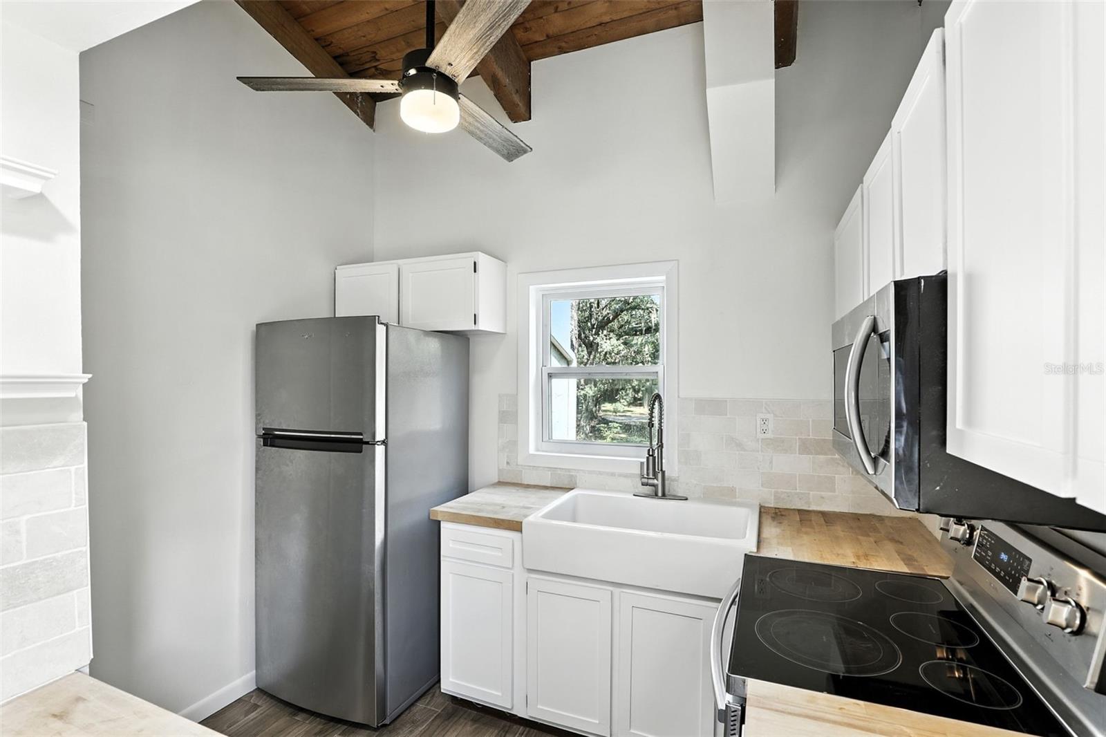 Image 23 of 40 For 211 Fairway Drive 211