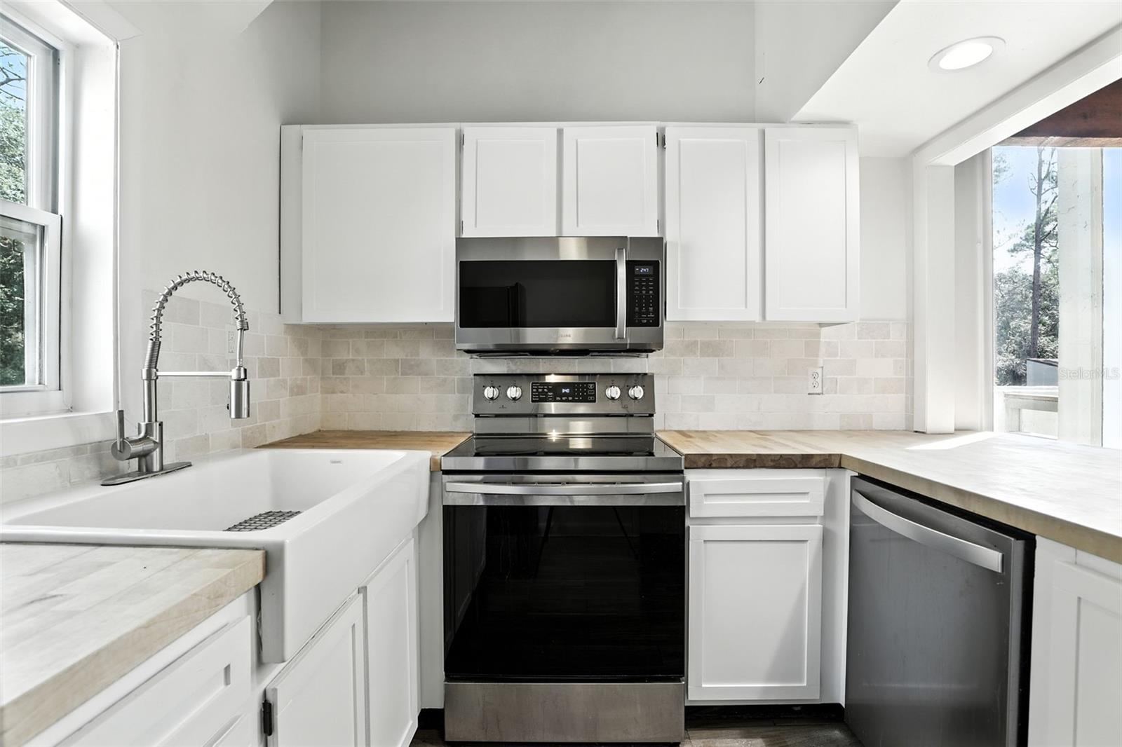 Image 24 of 40 For 211 Fairway Drive 211
