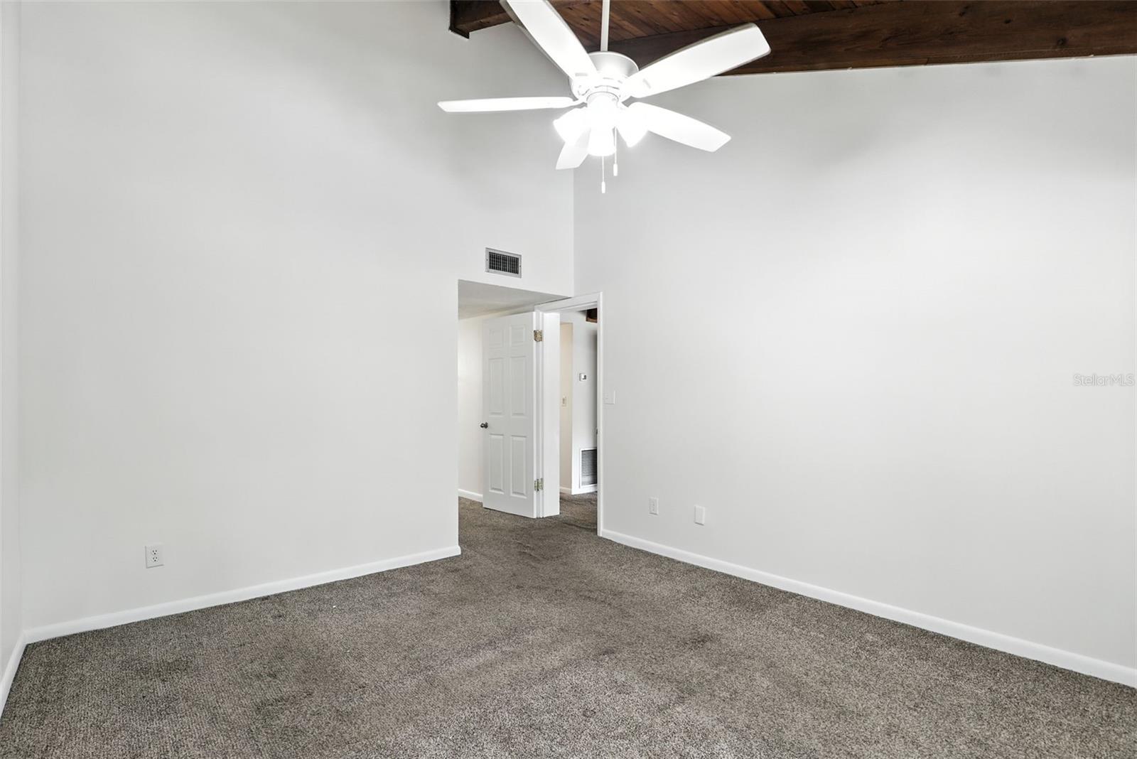 Image 31 of 40 For 211 Fairway Drive 211