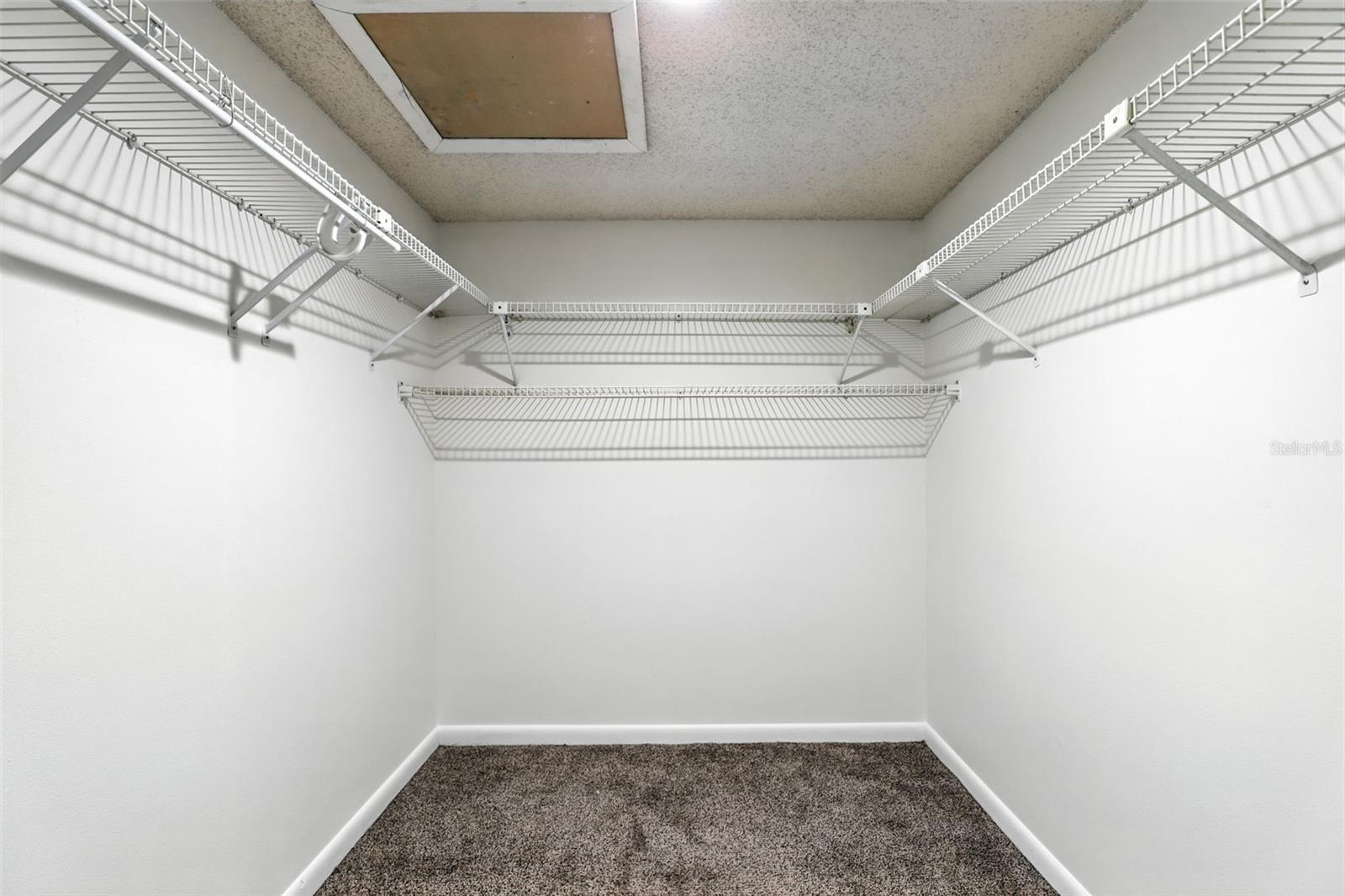 Image 34 of 40 For 211 Fairway Drive 211