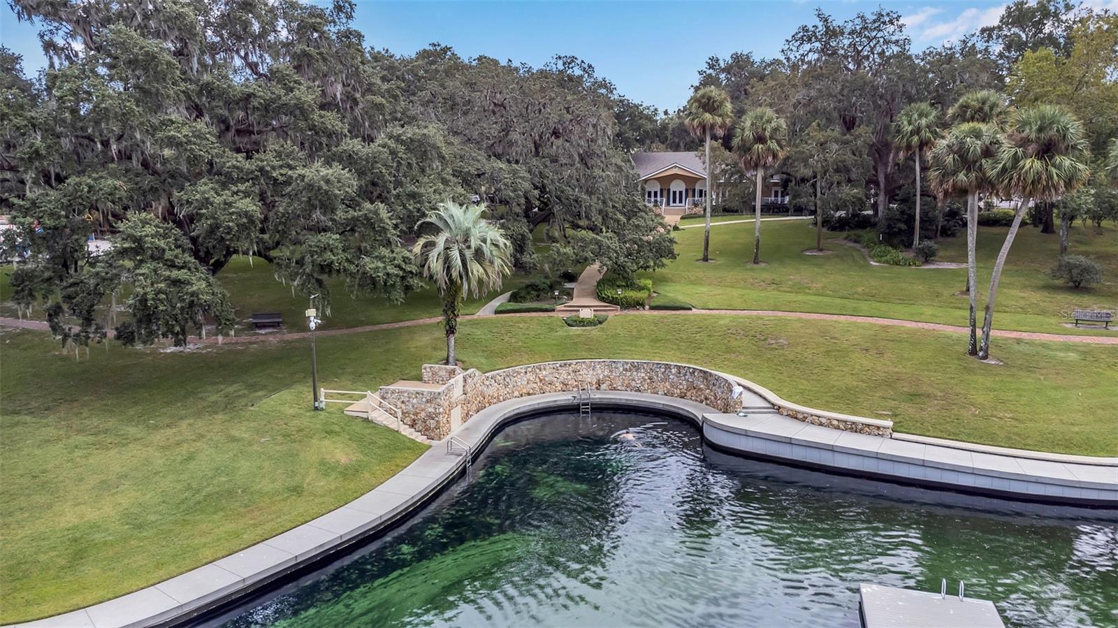 Image 8 of 40 For 211 Fairway Drive 211