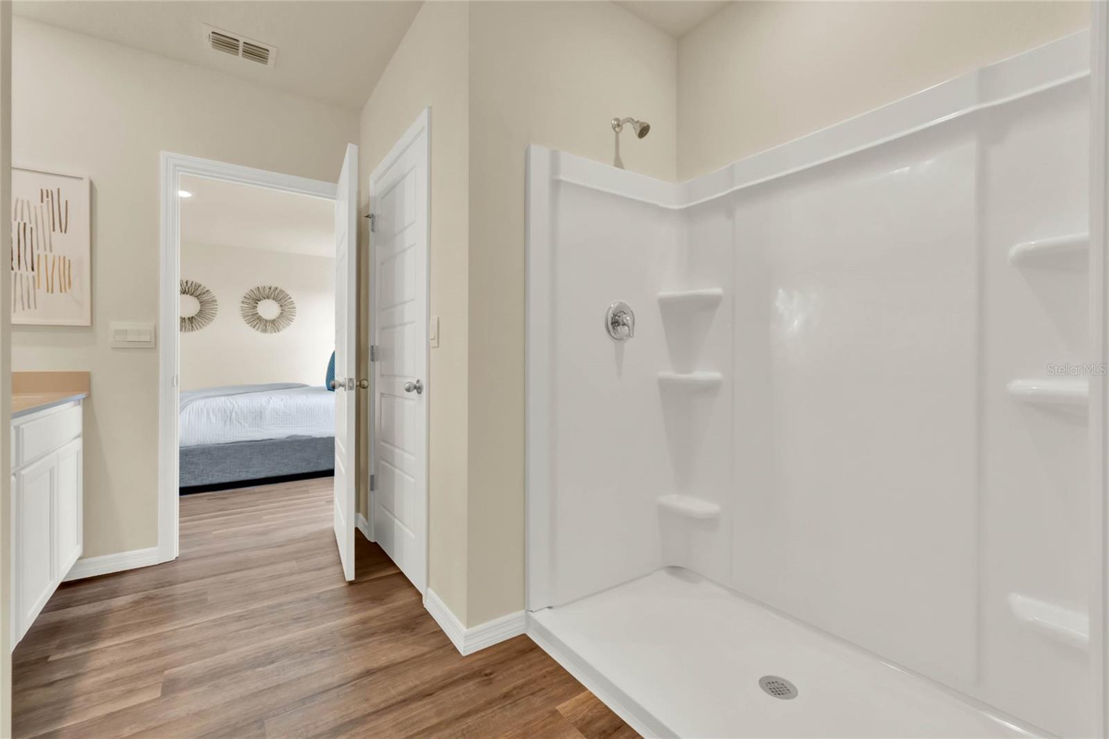 Image 23 of 27 For 4210 Evernia Road