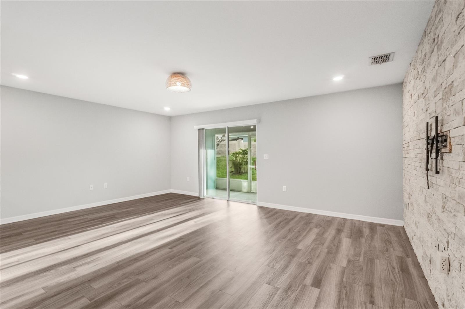 Image 4 of 18 For 3070 Fieldwood Circle