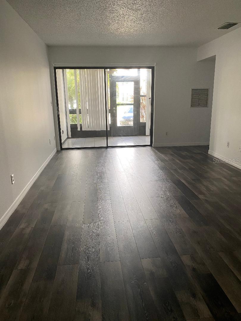 Image 4 of 12 For 3990 Atrium Drive 4