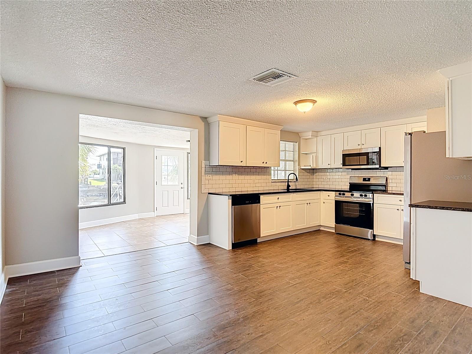 Image 14 of 53 For 13732 Plumosa Avenue