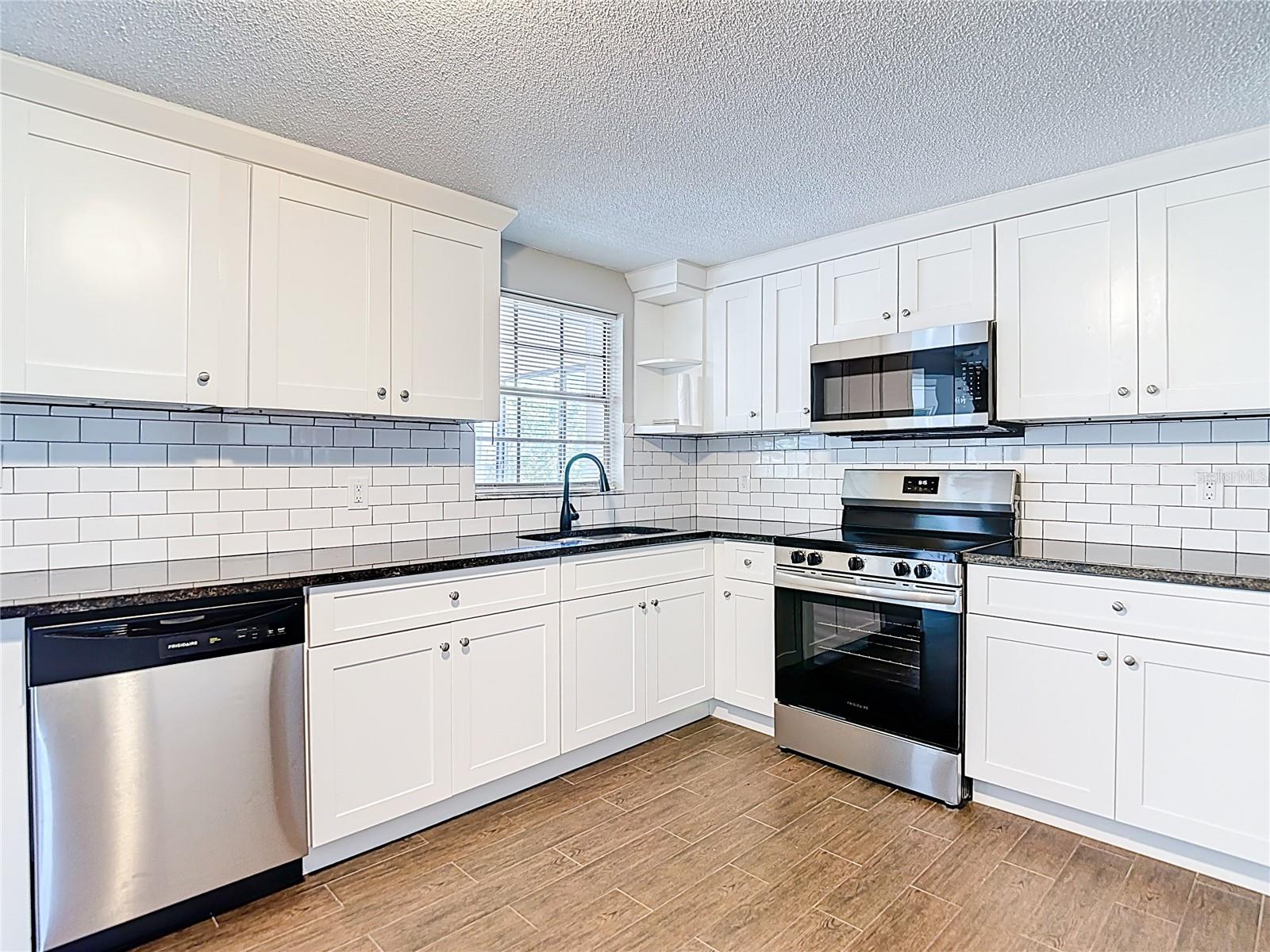 Image 15 of 53 For 13732 Plumosa Avenue