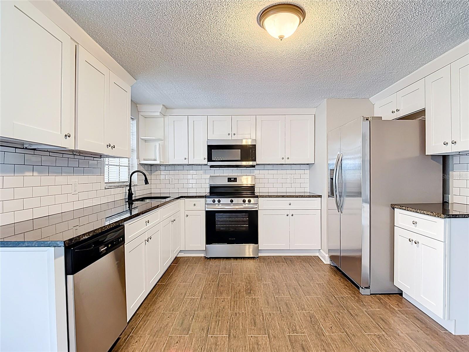 Image 16 of 53 For 13732 Plumosa Avenue