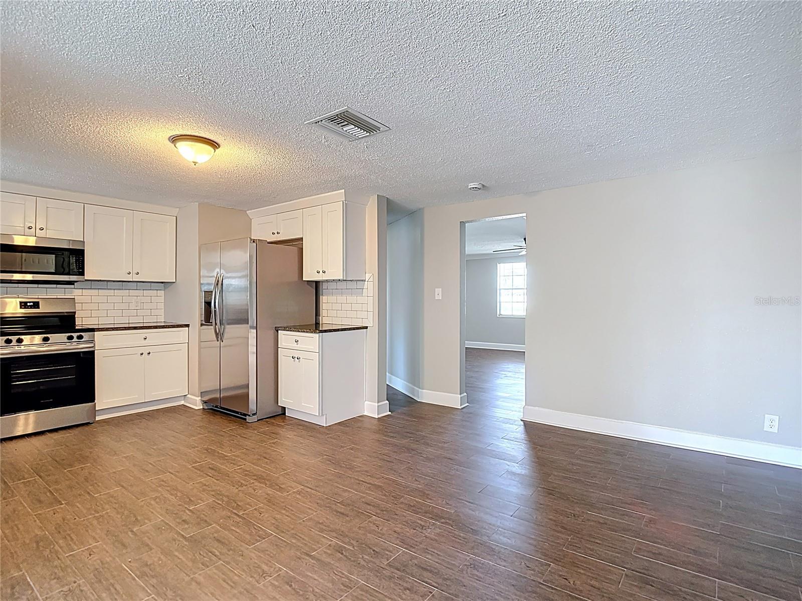 Image 17 of 53 For 13732 Plumosa Avenue