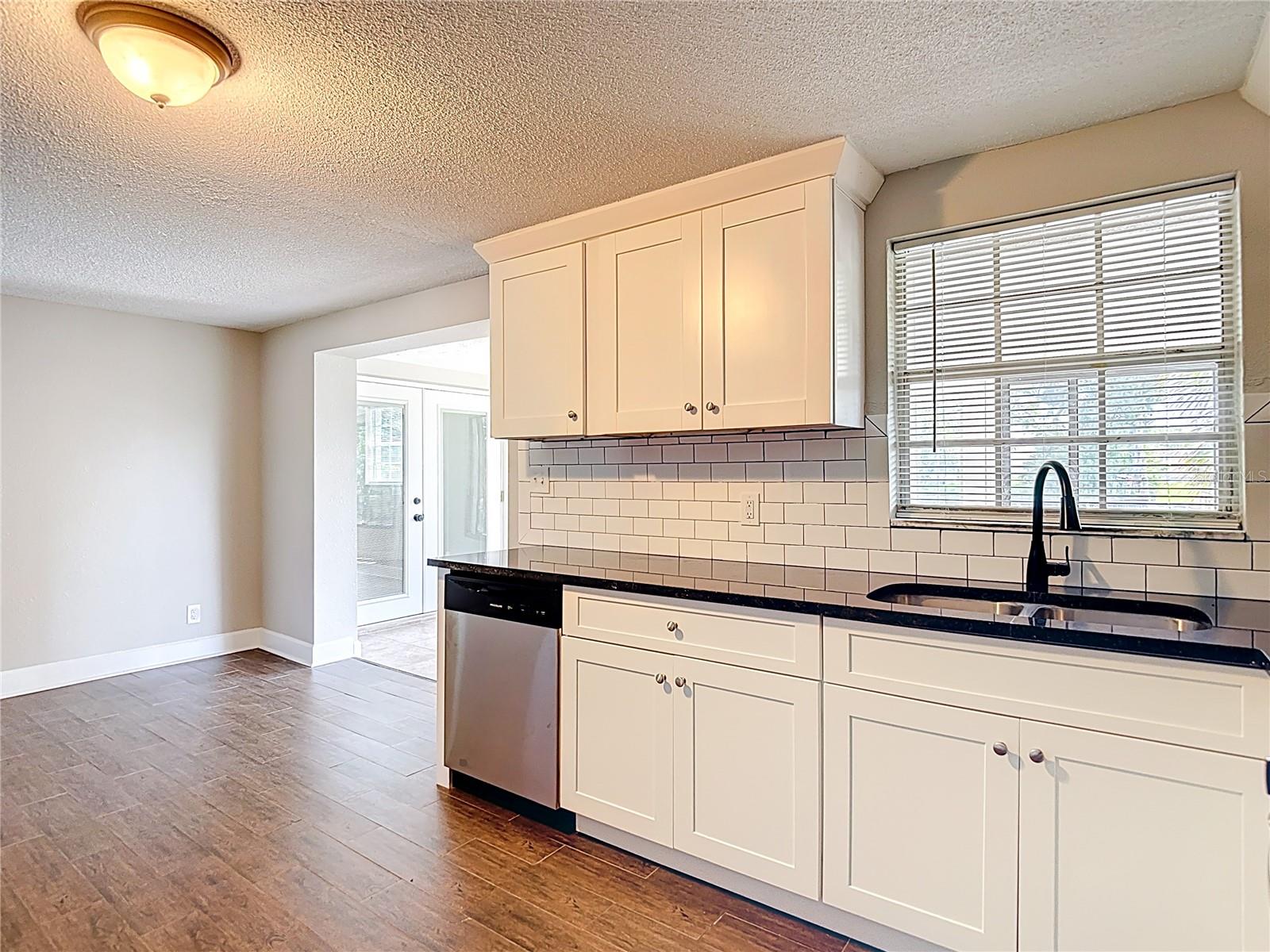 Image 19 of 53 For 13732 Plumosa Avenue