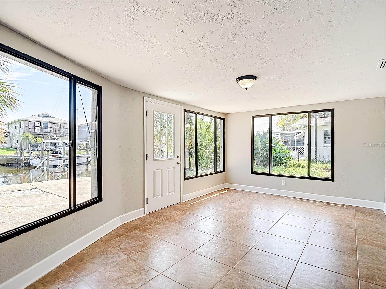 Image 37 of 53 For 13732 Plumosa Avenue