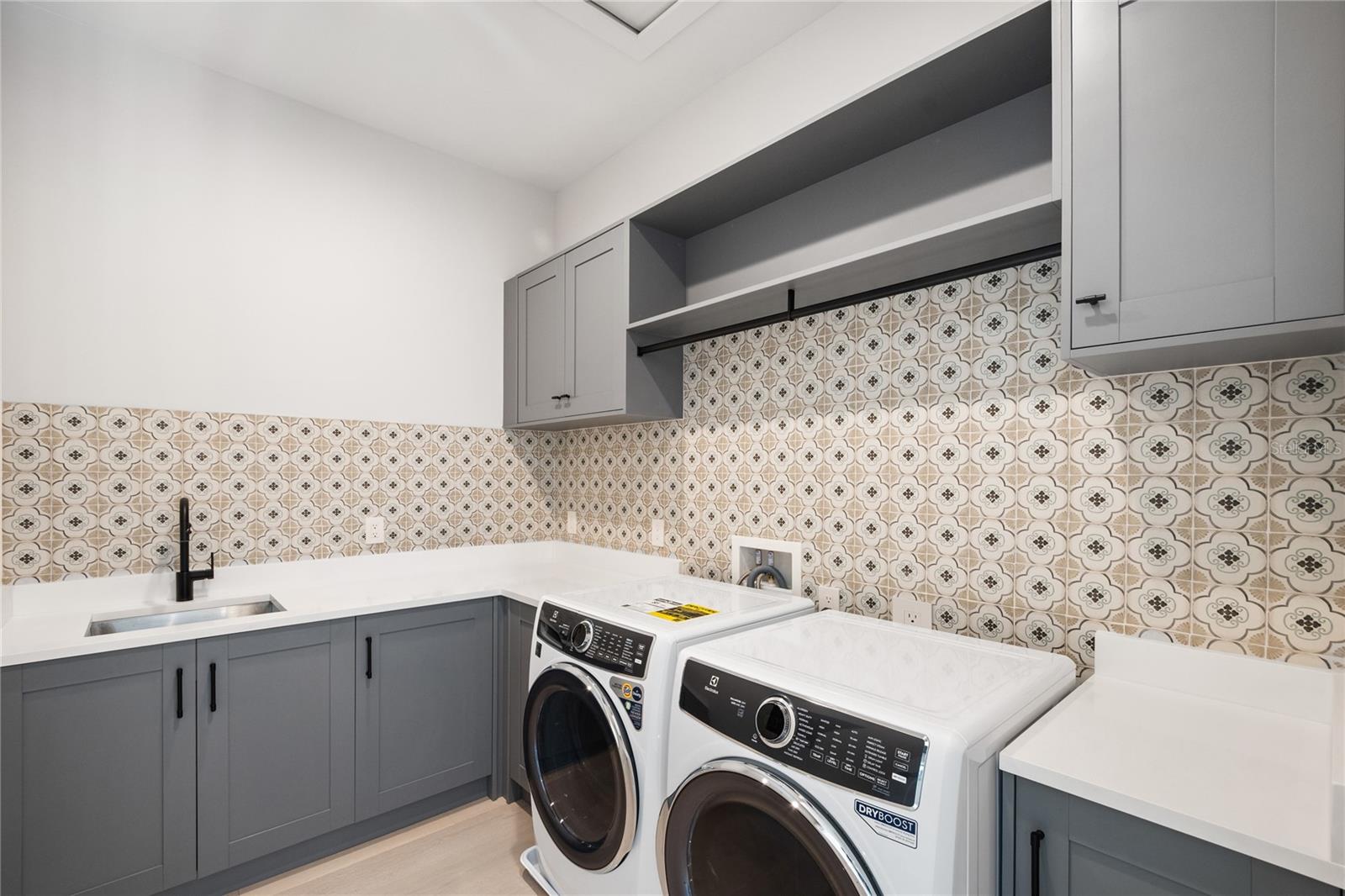 Listing photo id 27 for 1751 Glencoe Road